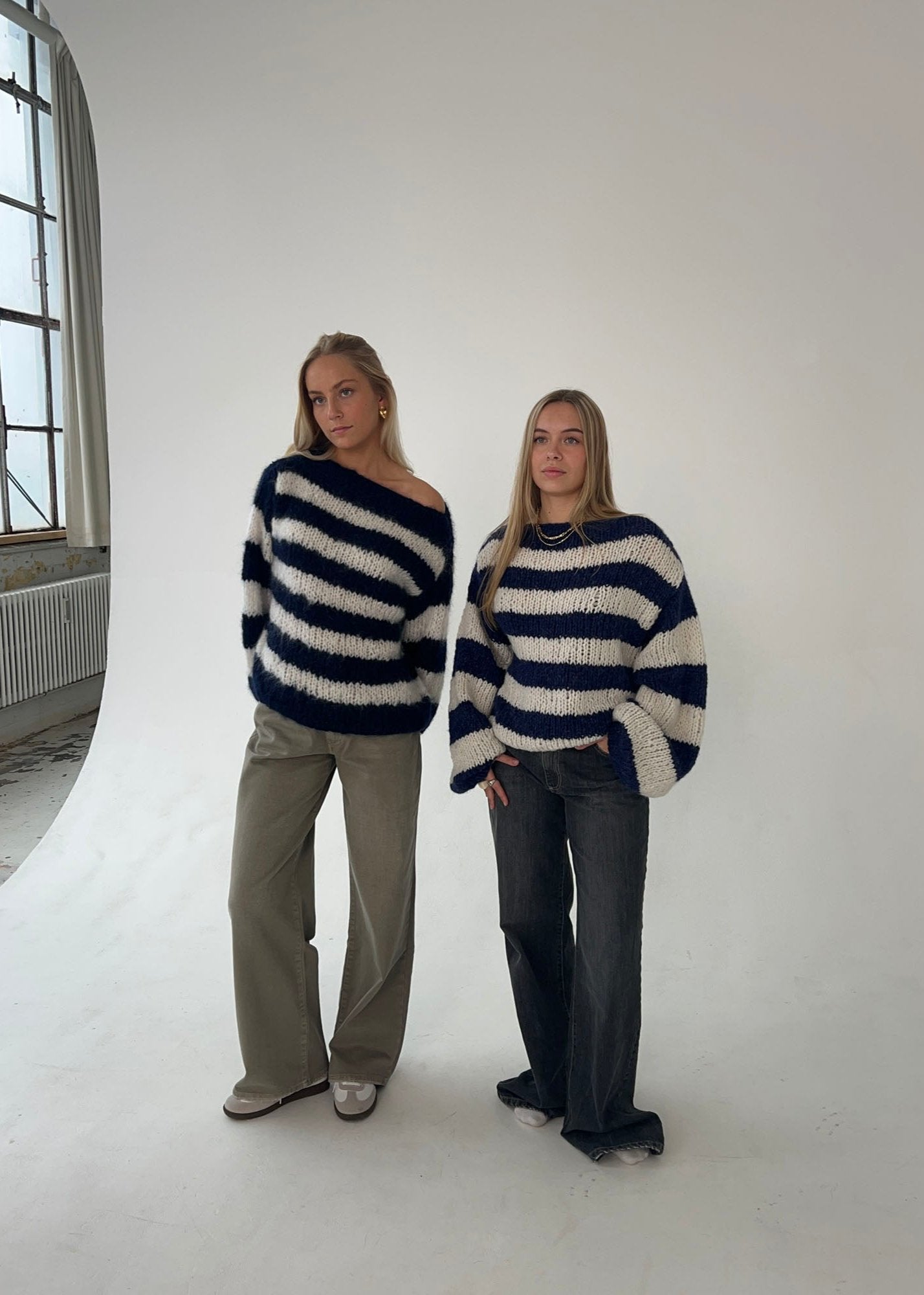 Ivy – Navy Sweater Pattern Yarn Kit