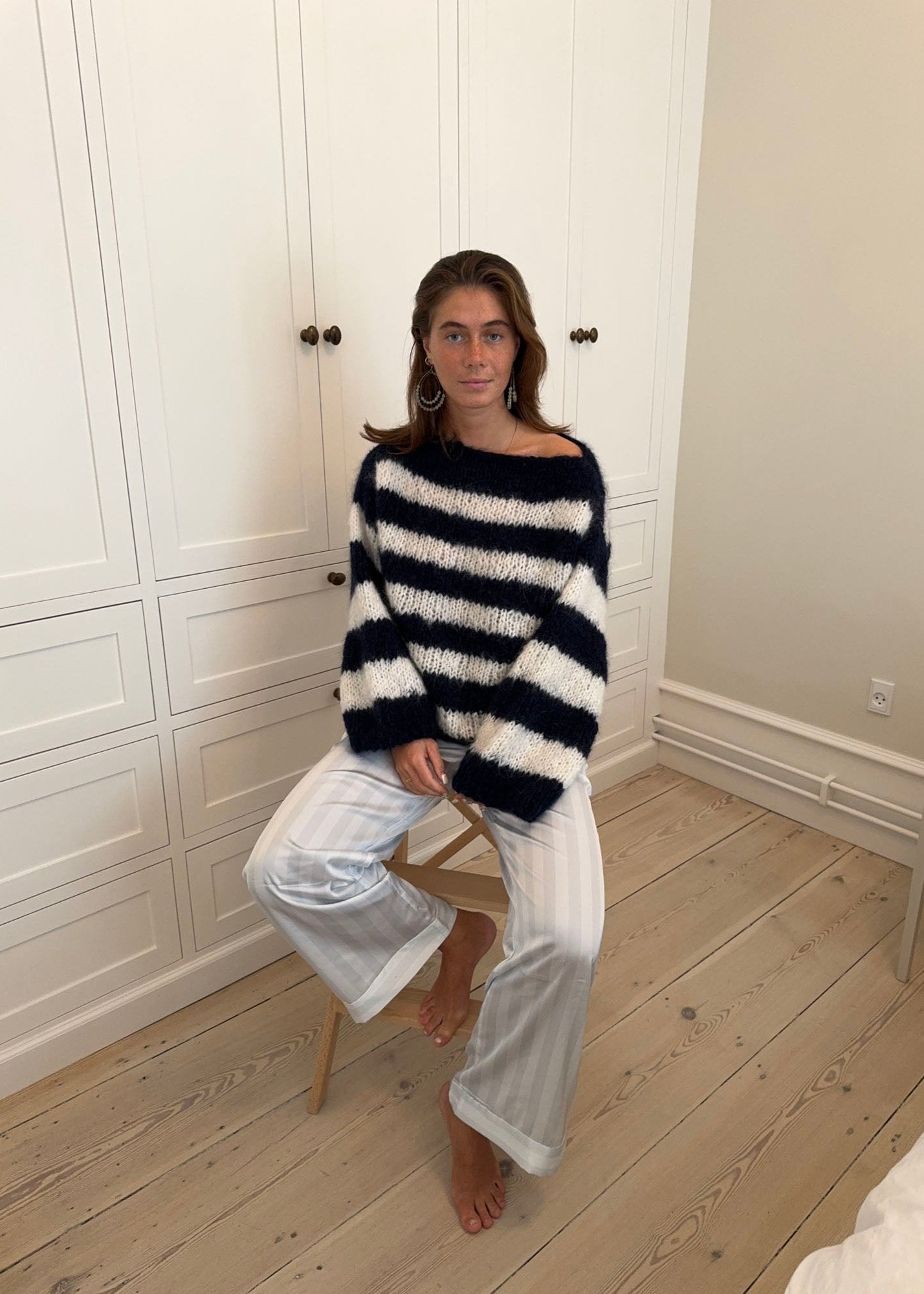 Ivy – Navy Sweater Pattern Yarn Kit
