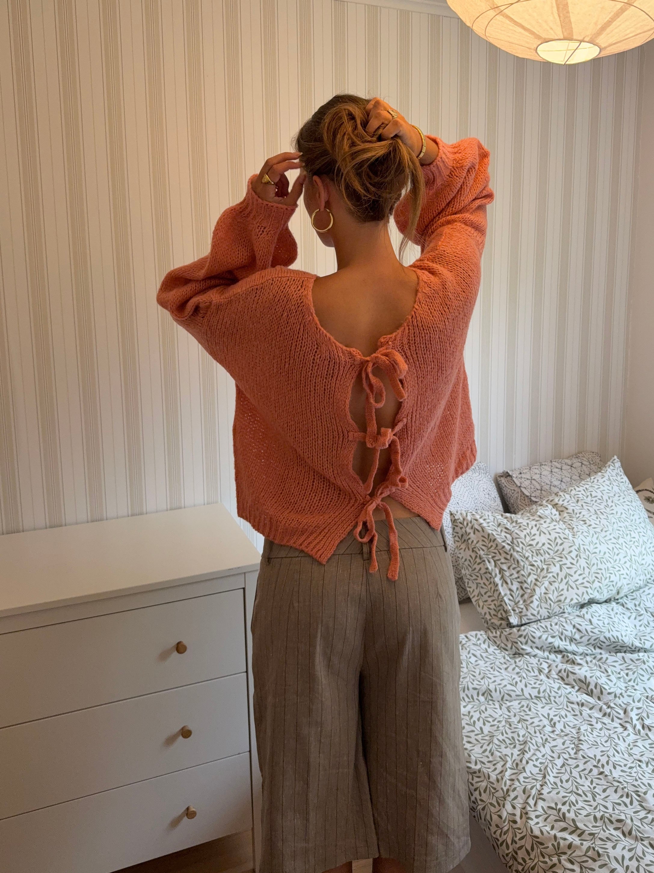 Amelia – Dark Gray Tie Back Winter Sweater