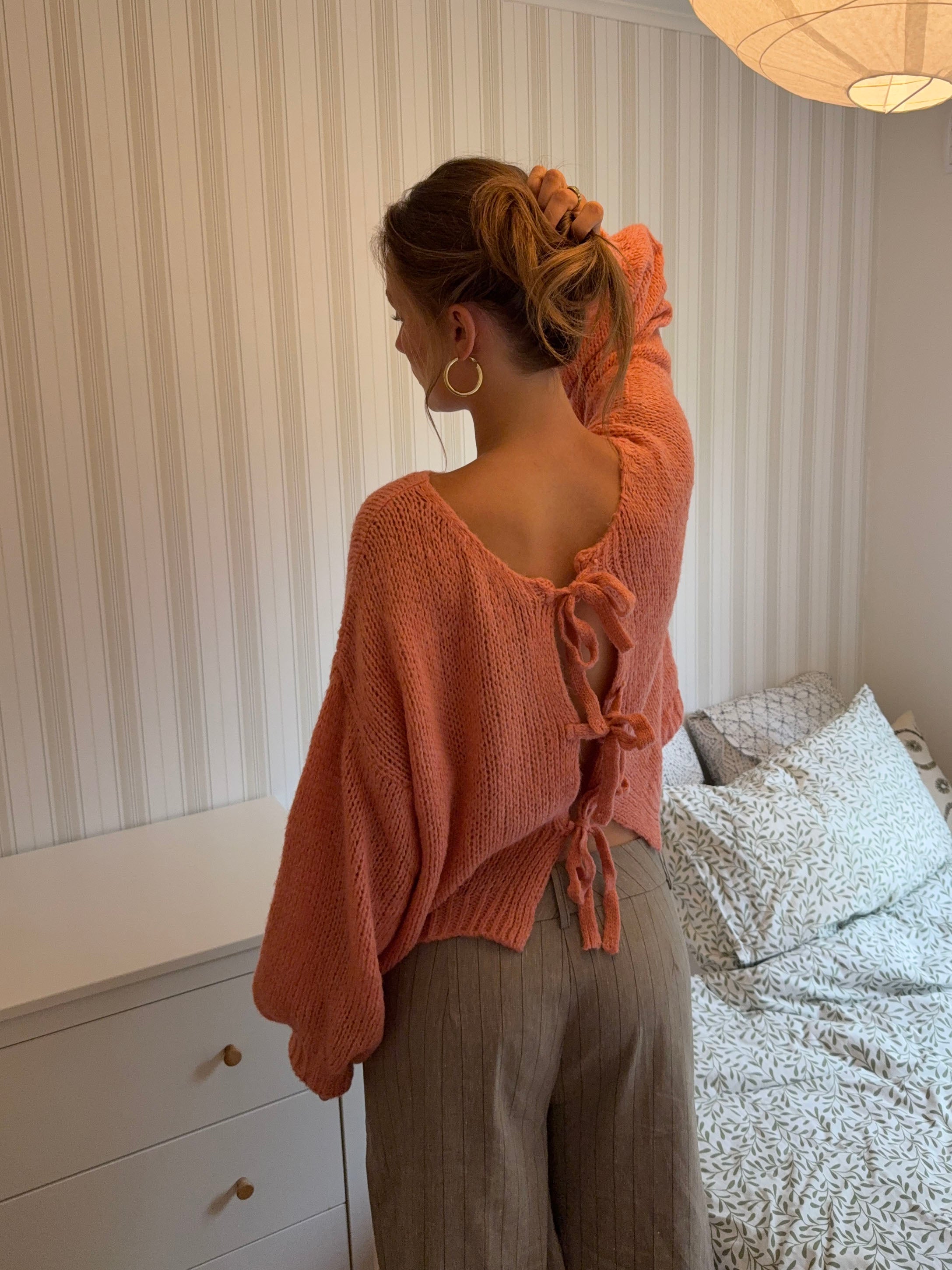 Amelia – Dark Gray Tie Back Winter Sweater