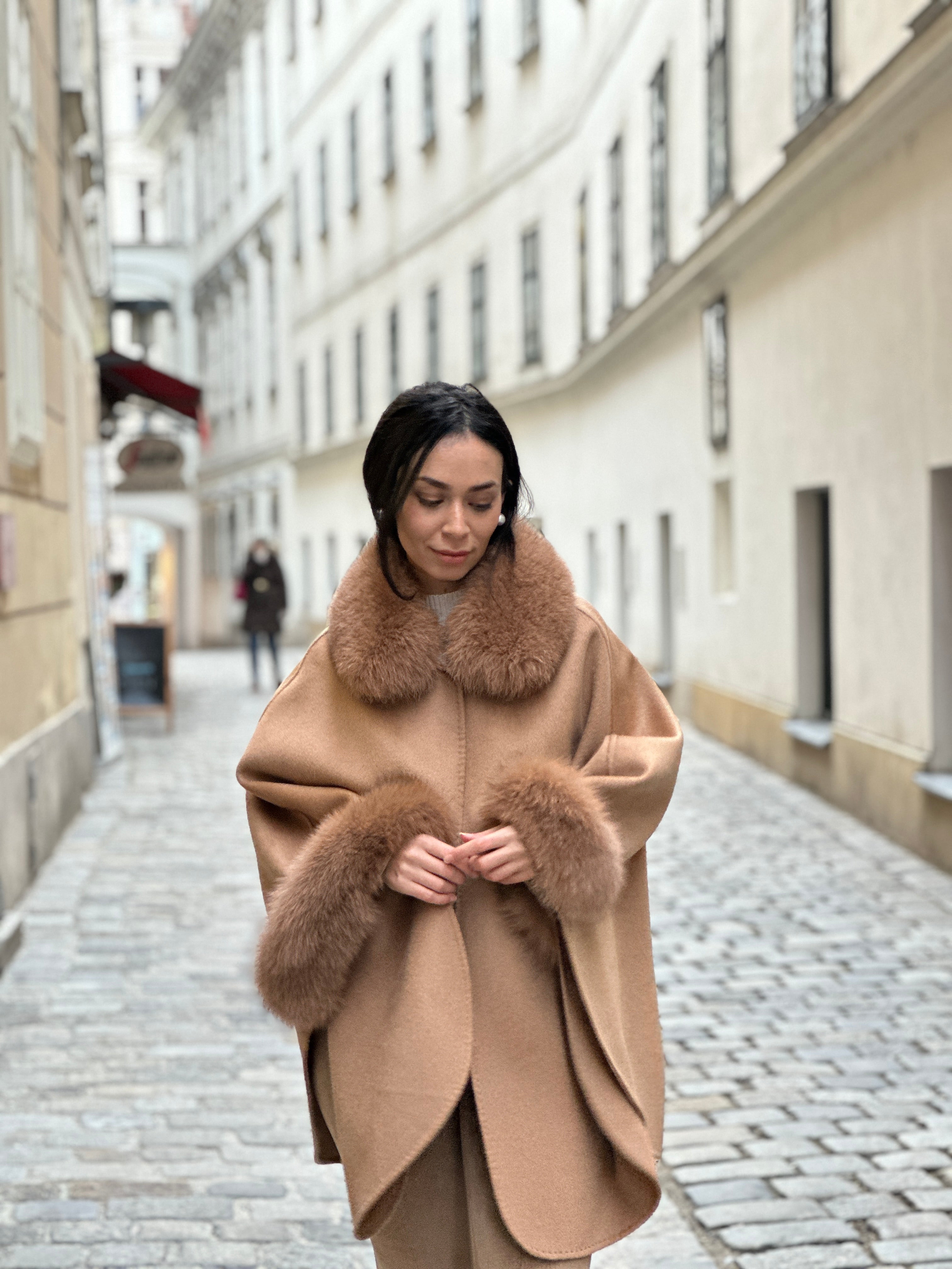 Lisa - Cashmere Fox Fur Cape coat