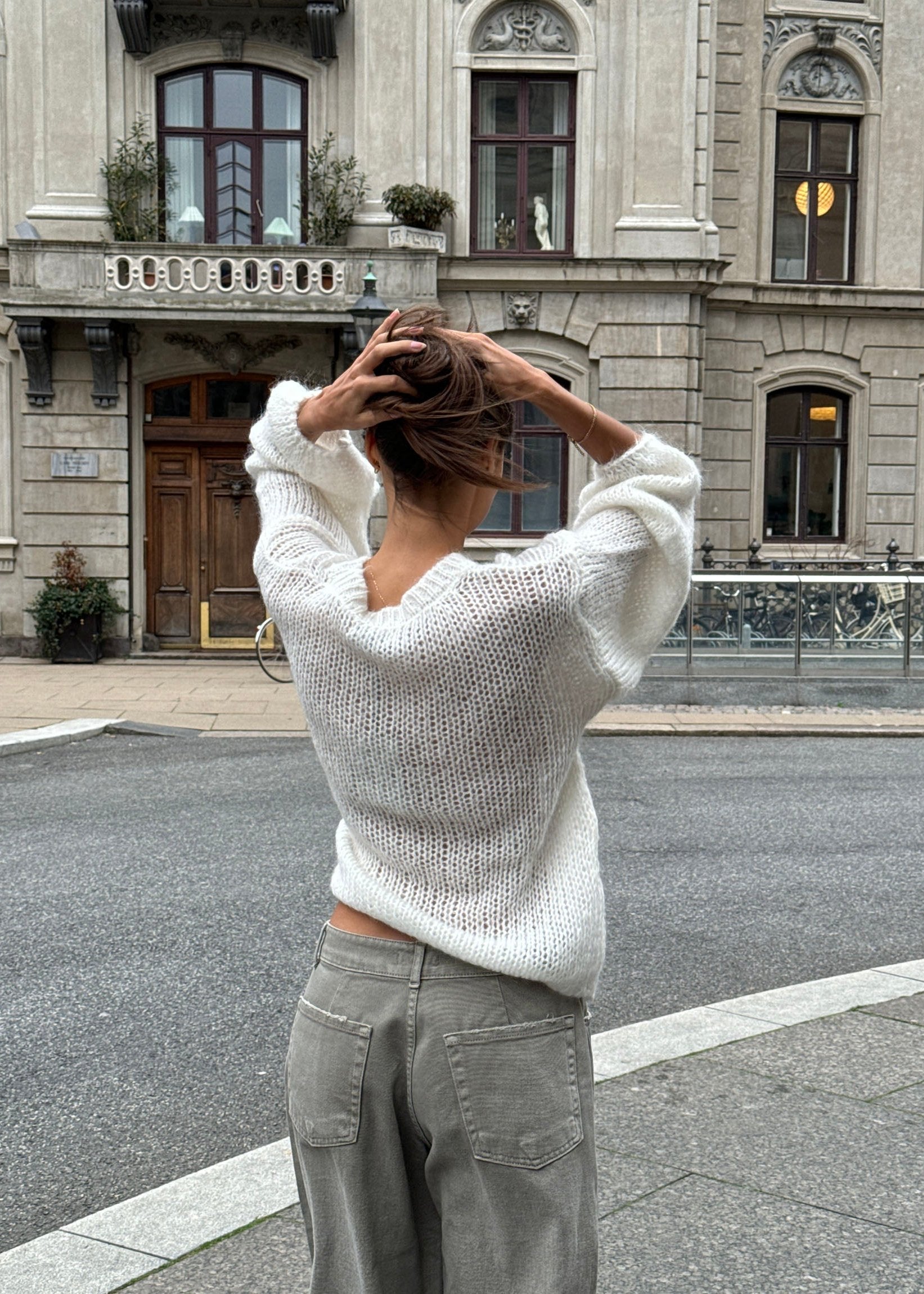 Hannah – White Loose Knit Sweater