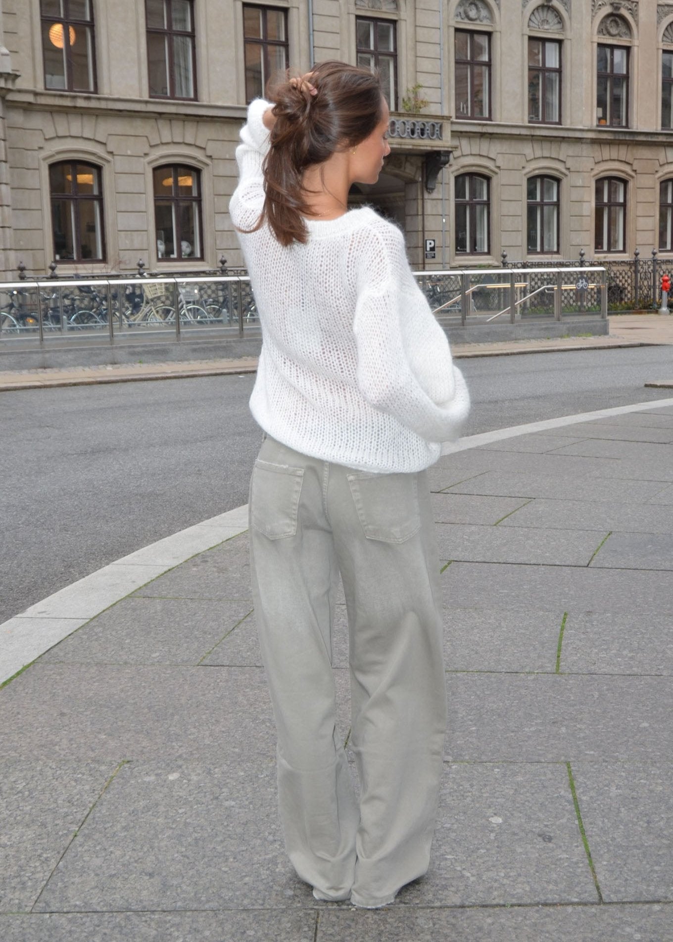 Hannah – White Loose Knit Sweater