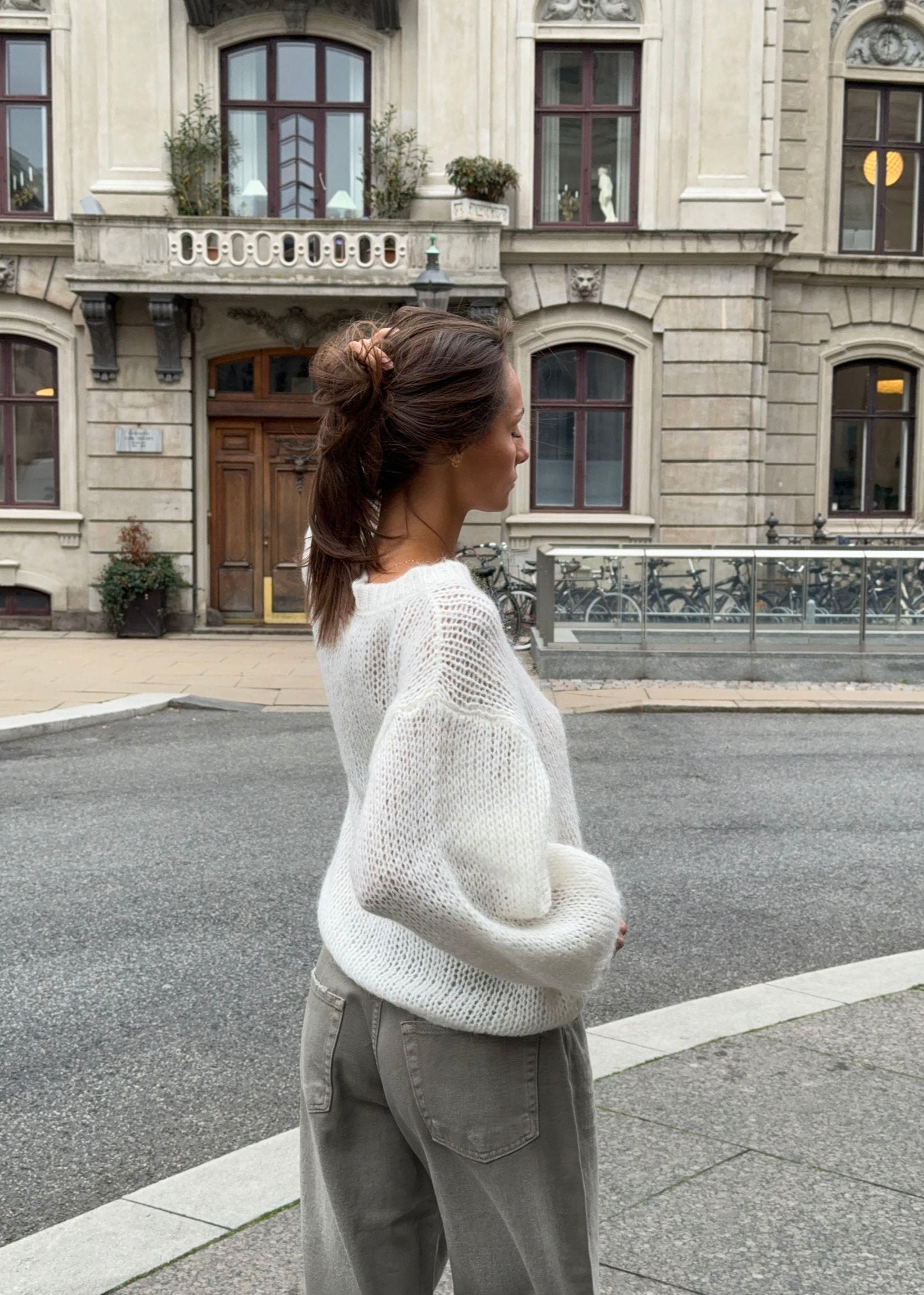 Hannah – White Loose Knit Sweater