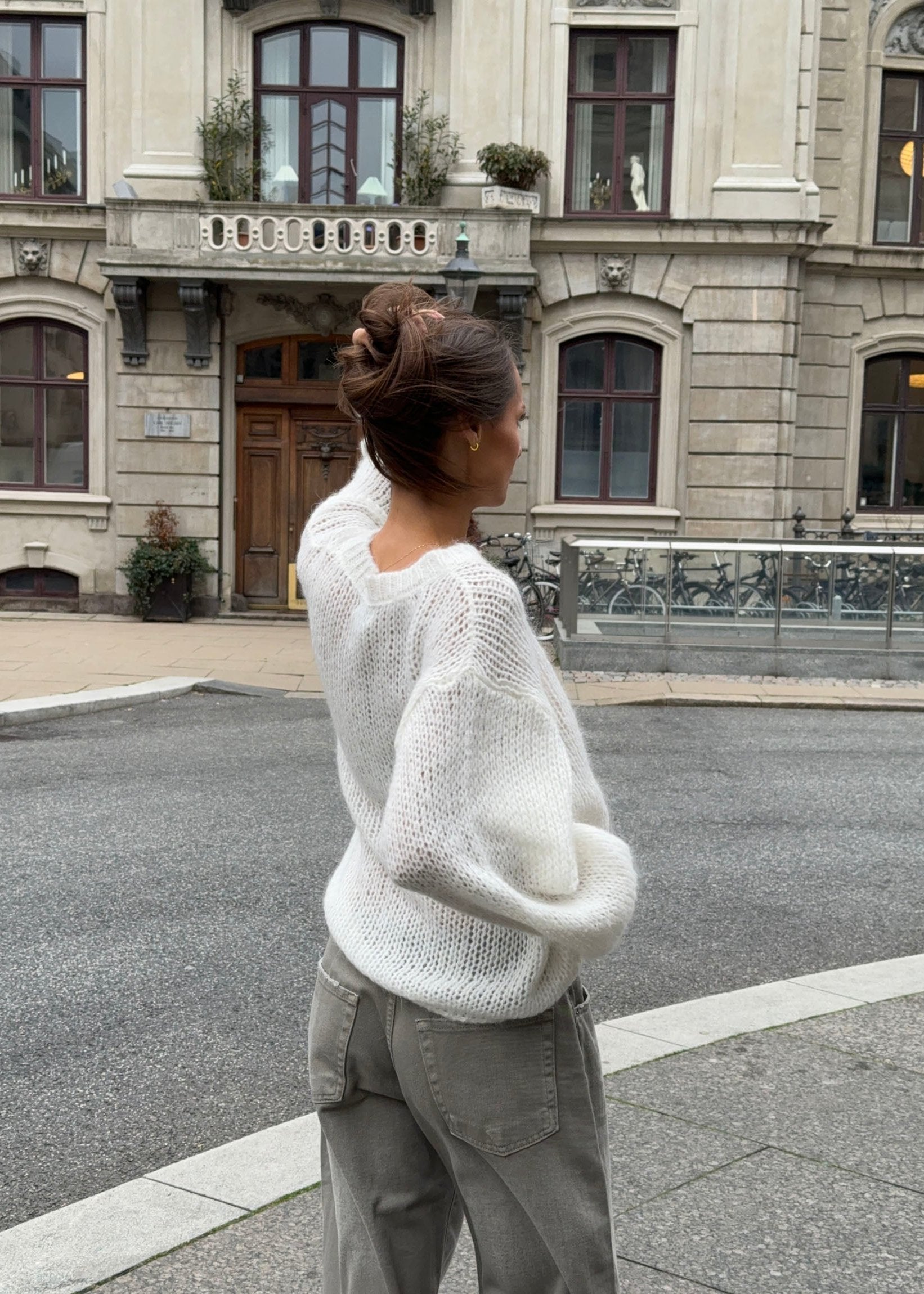 Hannah – White Loose Knit Sweater