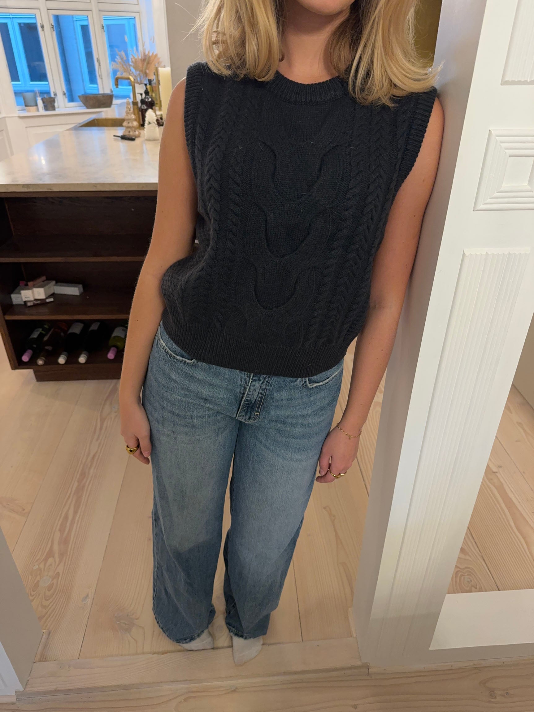 Hazel – Navy Cable Knit No Sleeve Vest