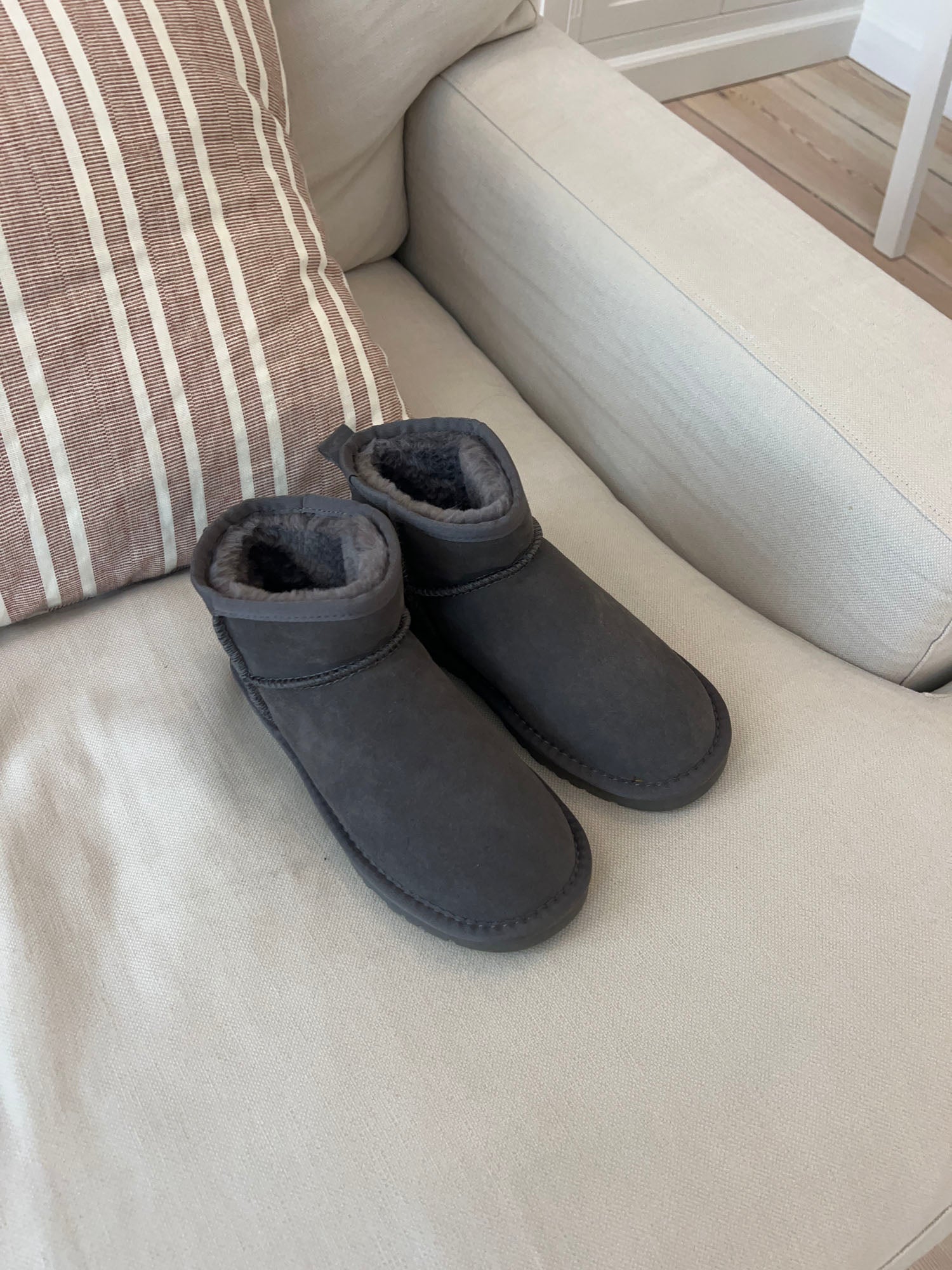 Mila – Gray Short Fur Teddy Boots