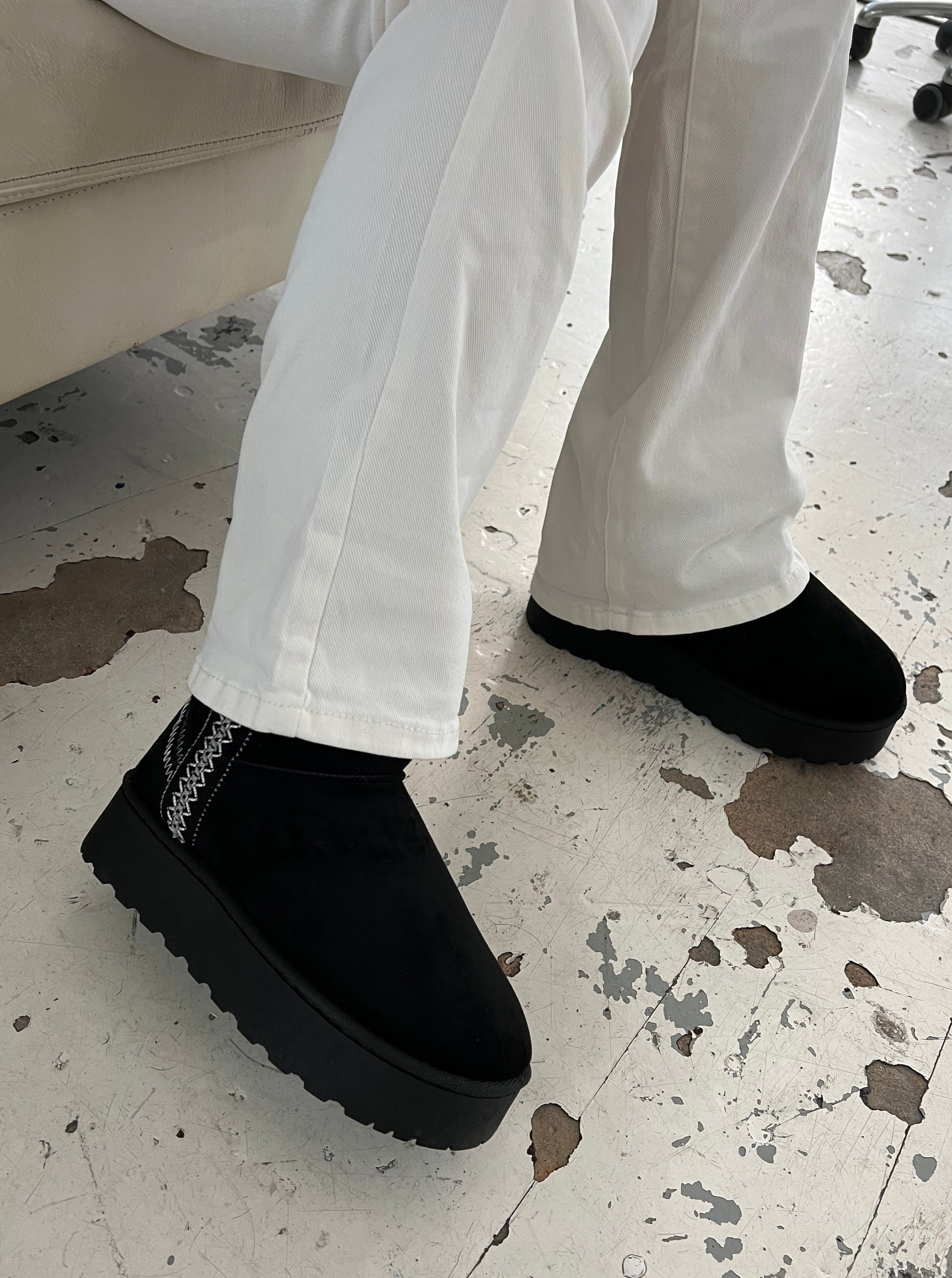 Manila – Black Platform Braided Teddy Boots