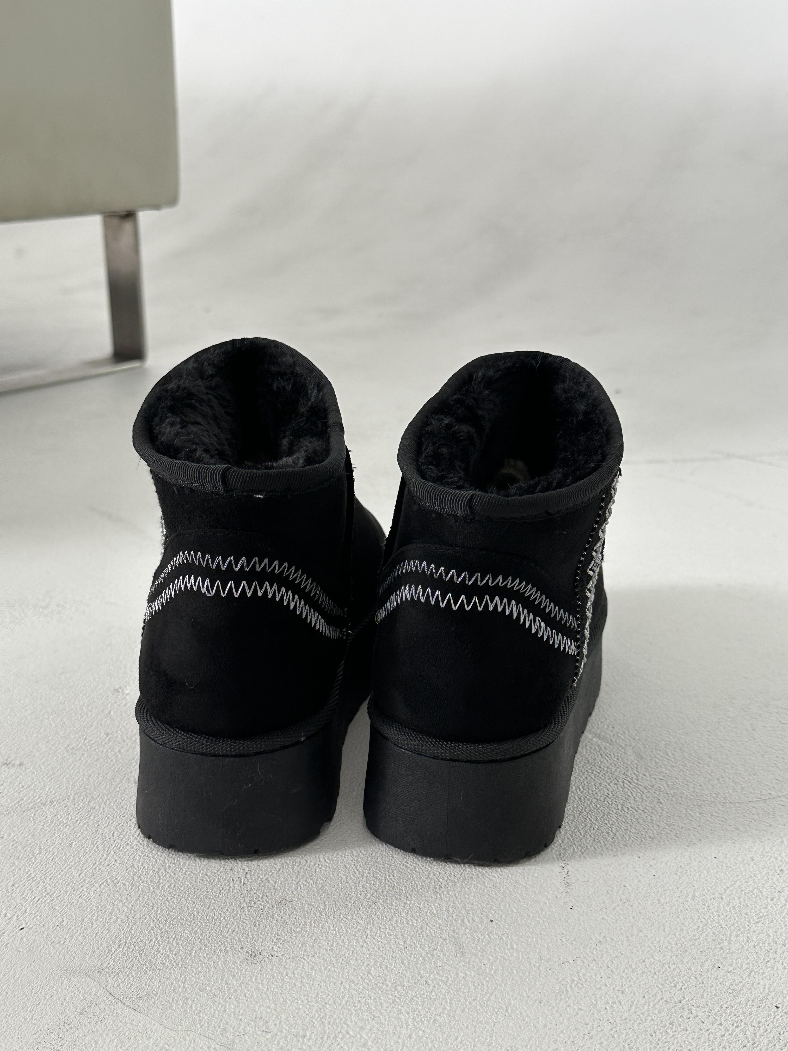 Manila – Black Platform Braided Teddy Boots