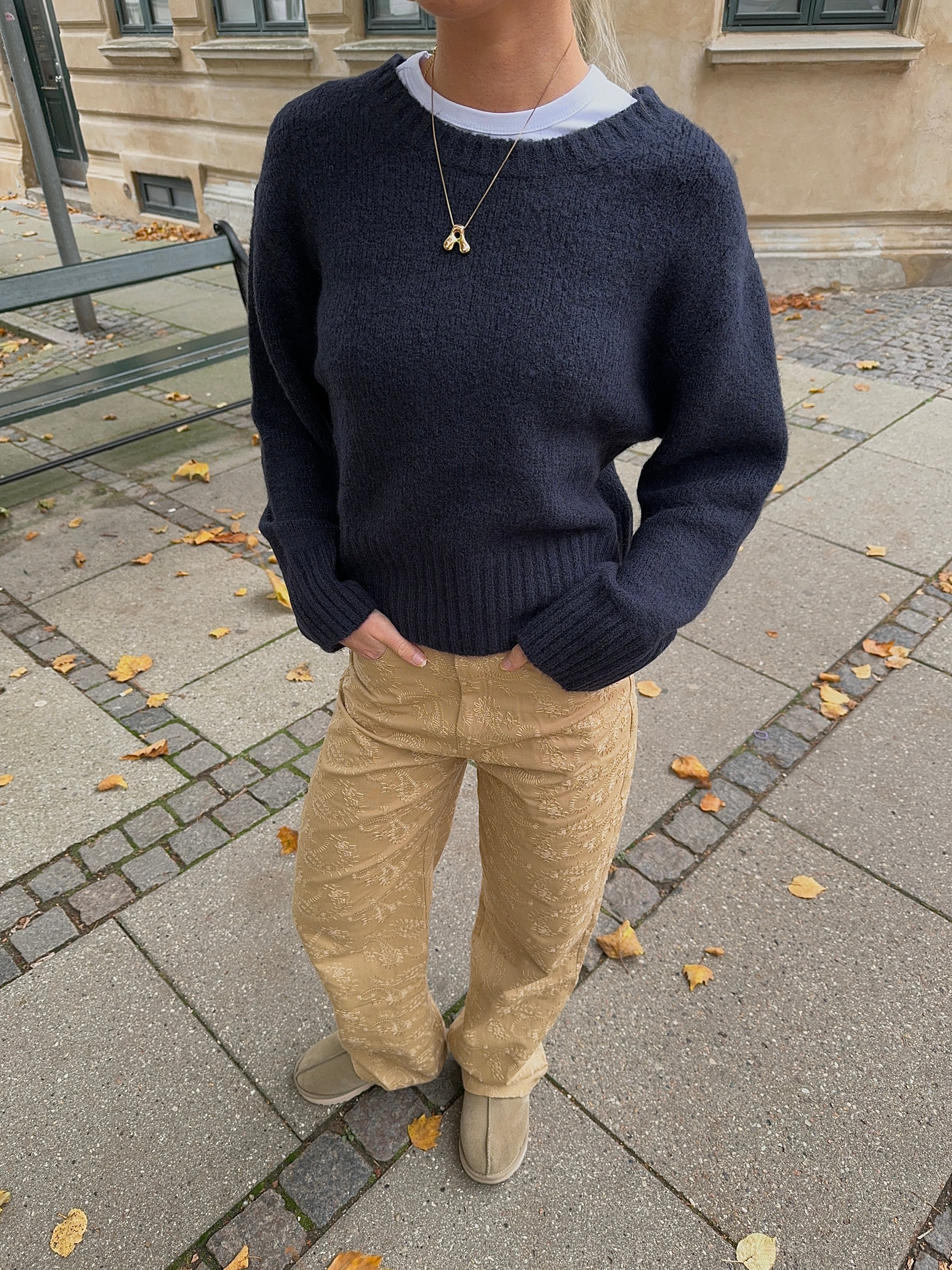 Moda – Classic Navy Knit Jumper