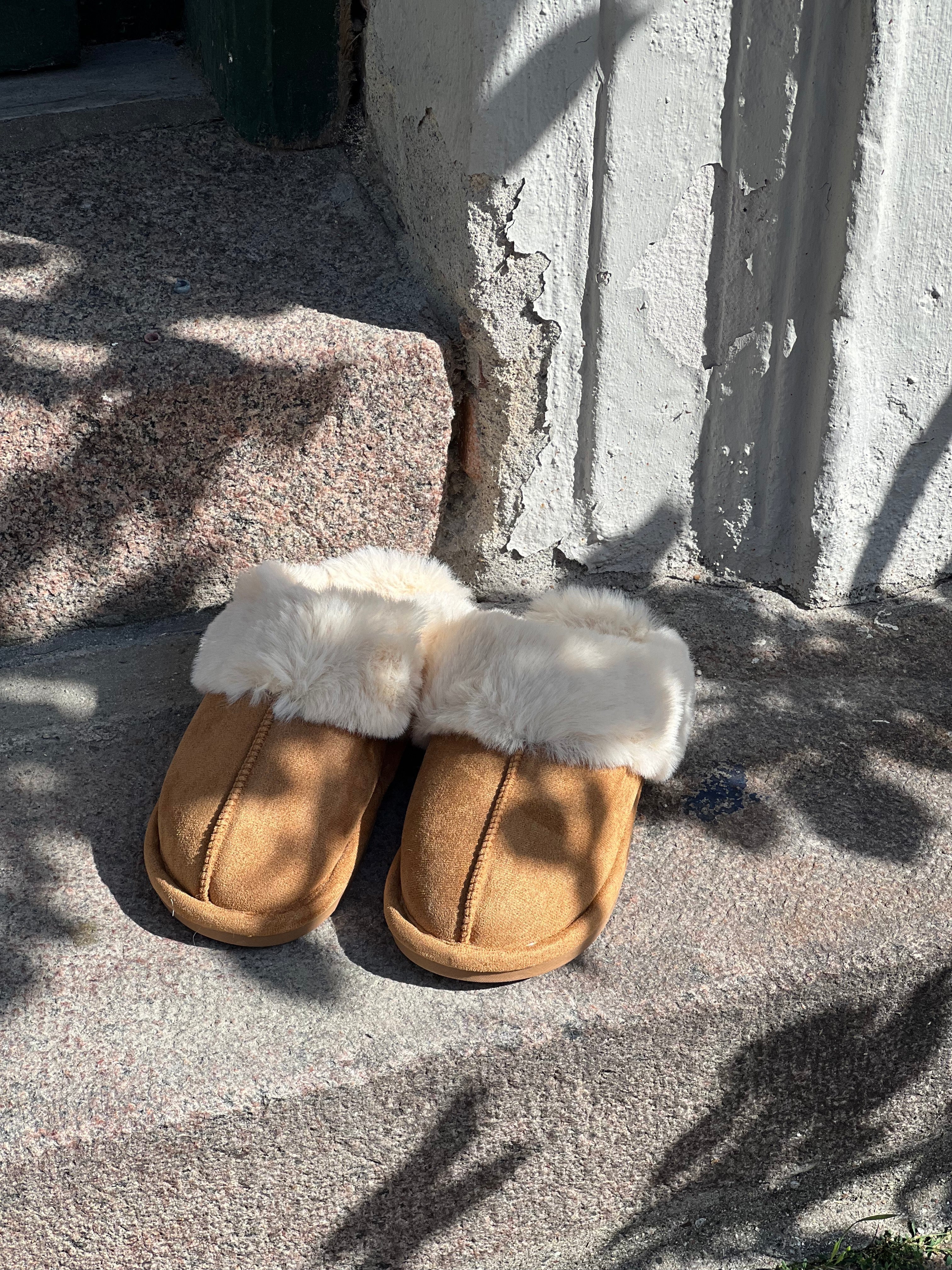 Lola – Brown Fur Trim Home Slippers