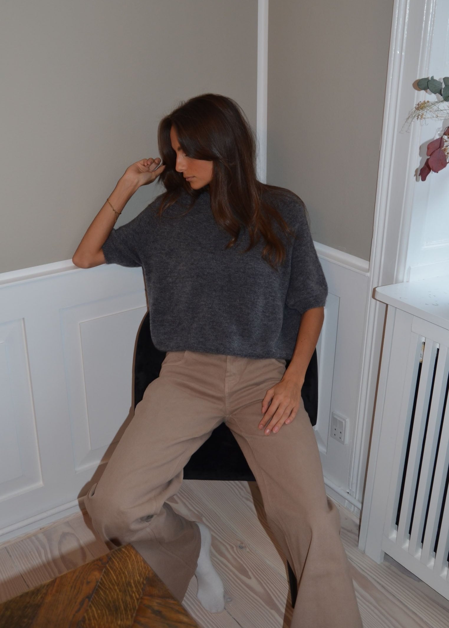 Ulla – Dark Grey Short-Sleeved Knit Winter Sweater