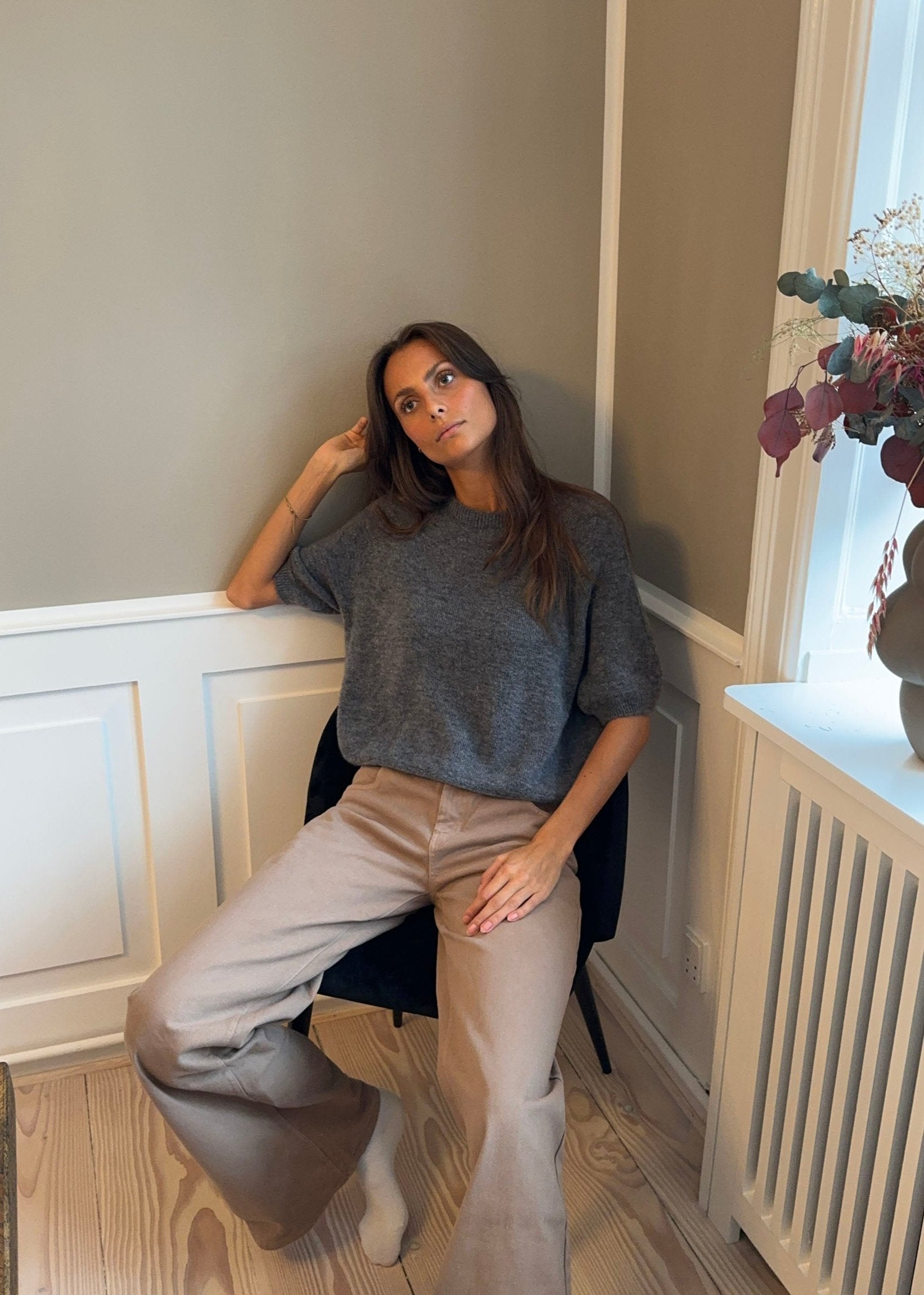 Ulla – Dark Grey Short-Sleeved Knit Winter Sweater