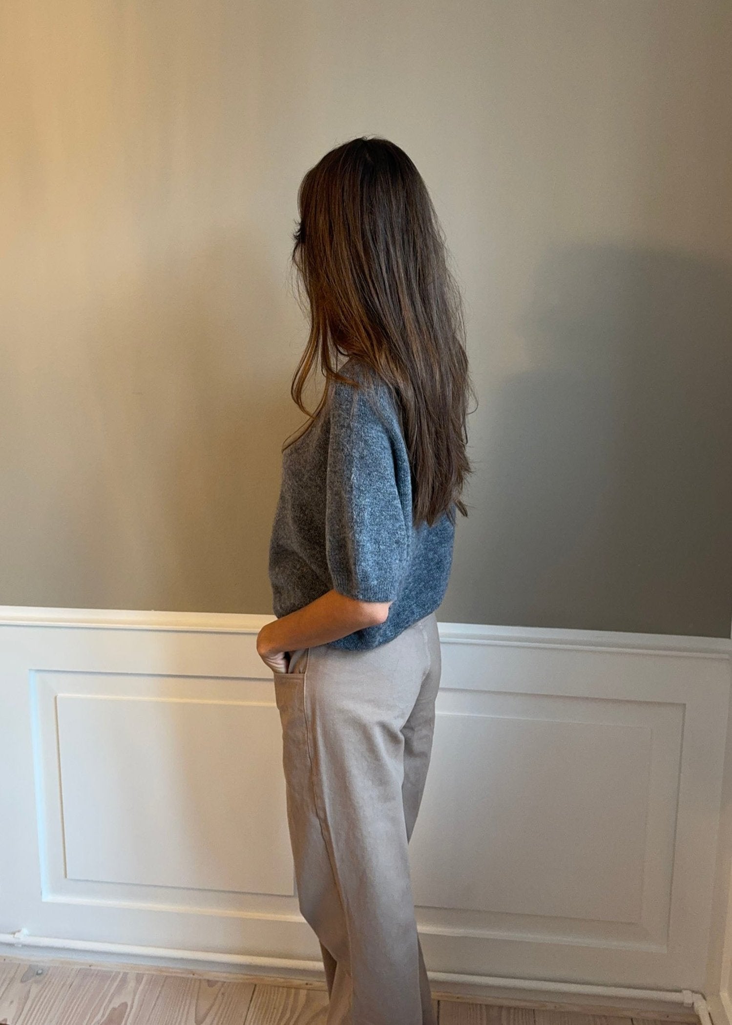 Ulla – Dark Grey Short-Sleeved Knit Winter Sweater