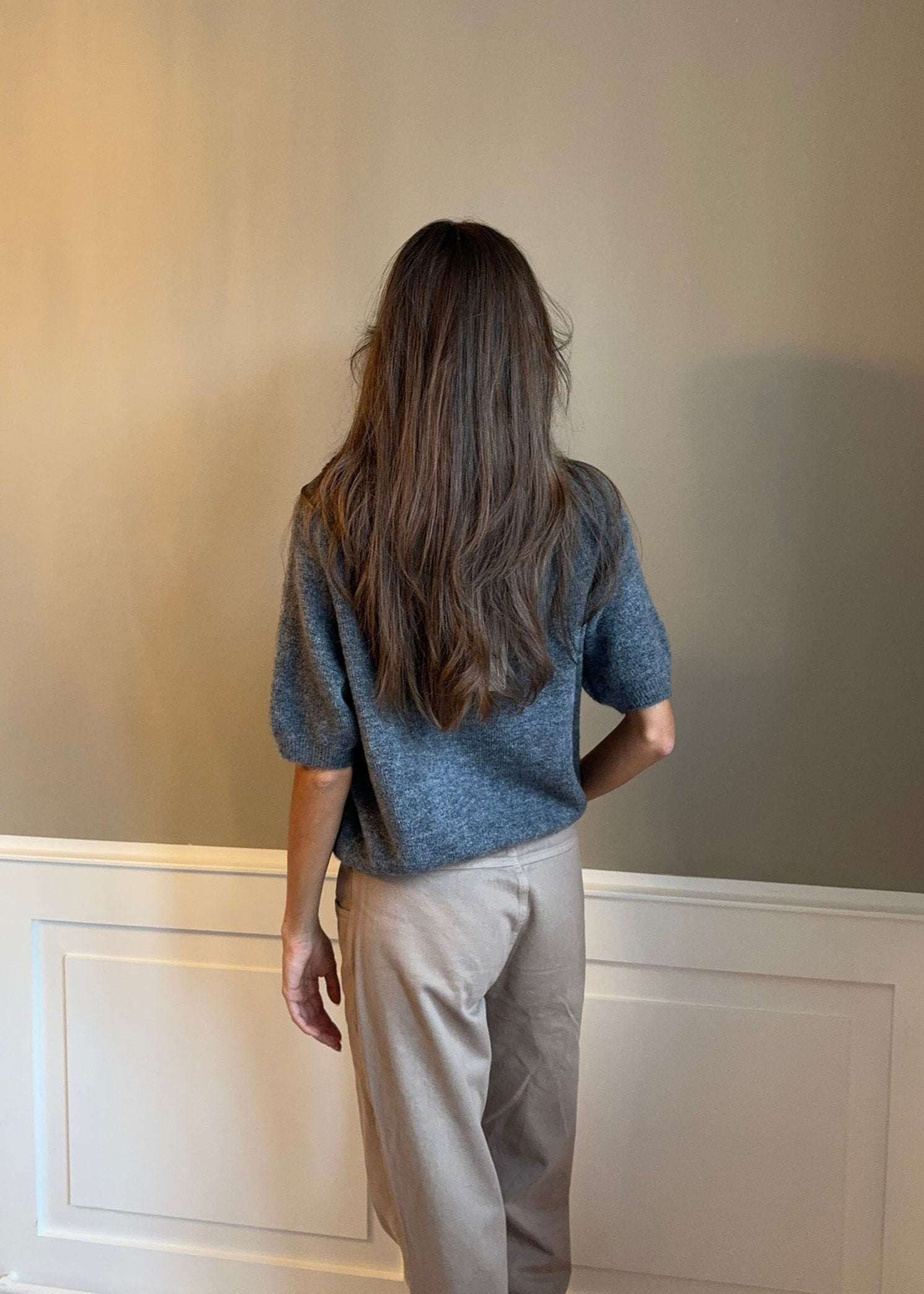 Ulla – Dark Grey Short-Sleeved Knit Winter Sweater