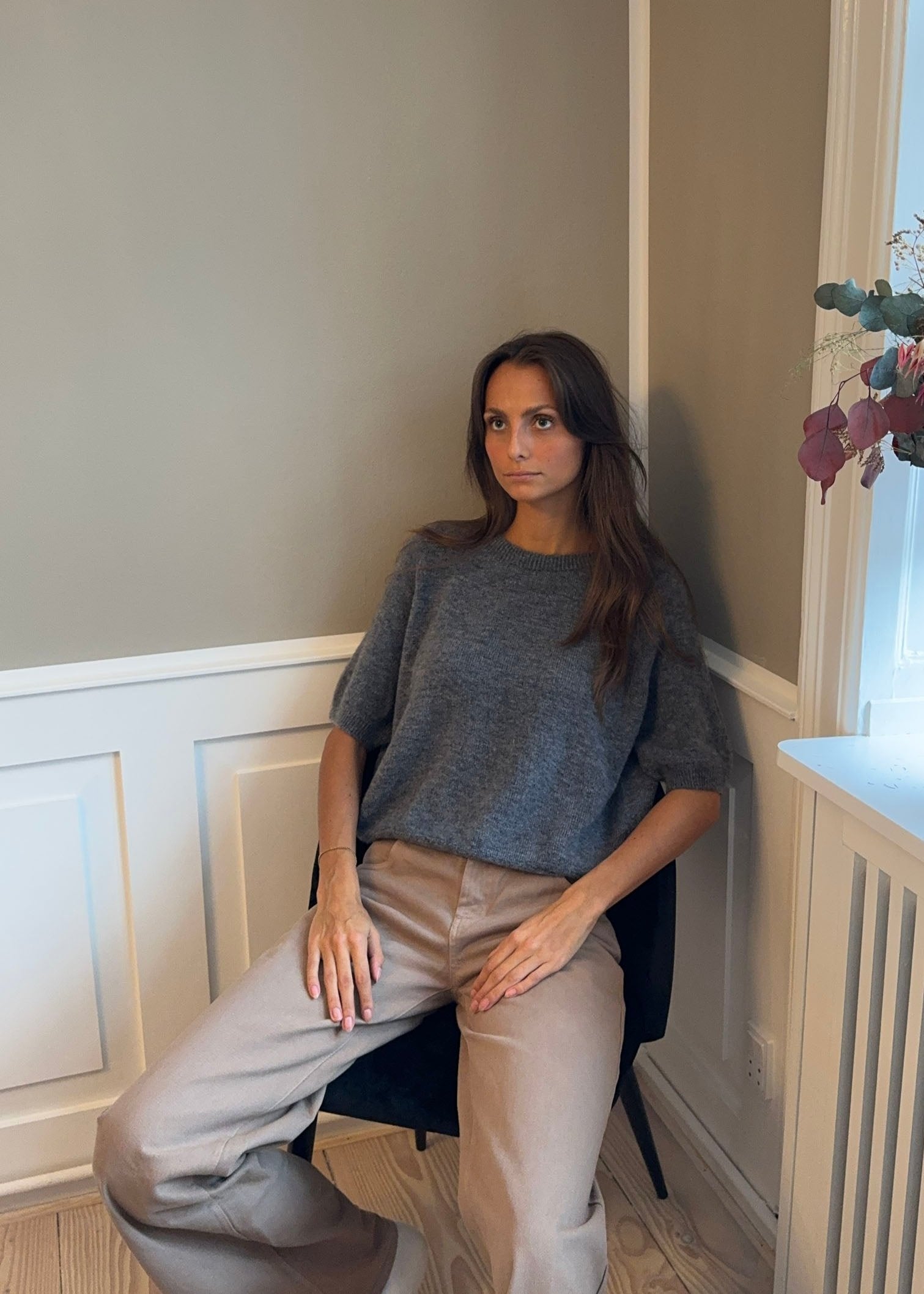 Ulla – Dark Grey Short-Sleeved Knit Winter Sweater