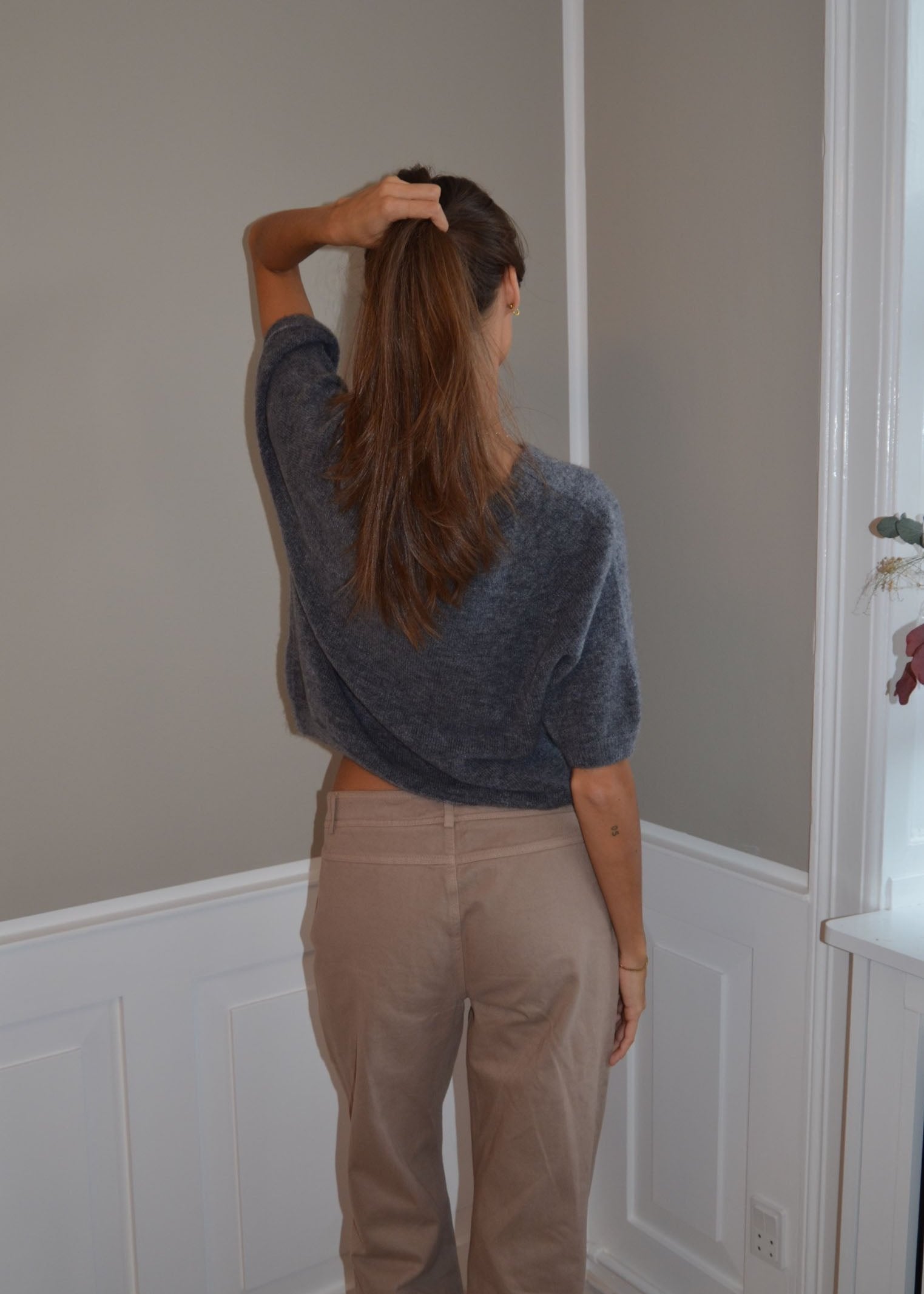 Ulla – Dark Grey Short-Sleeved Knit Winter Sweater