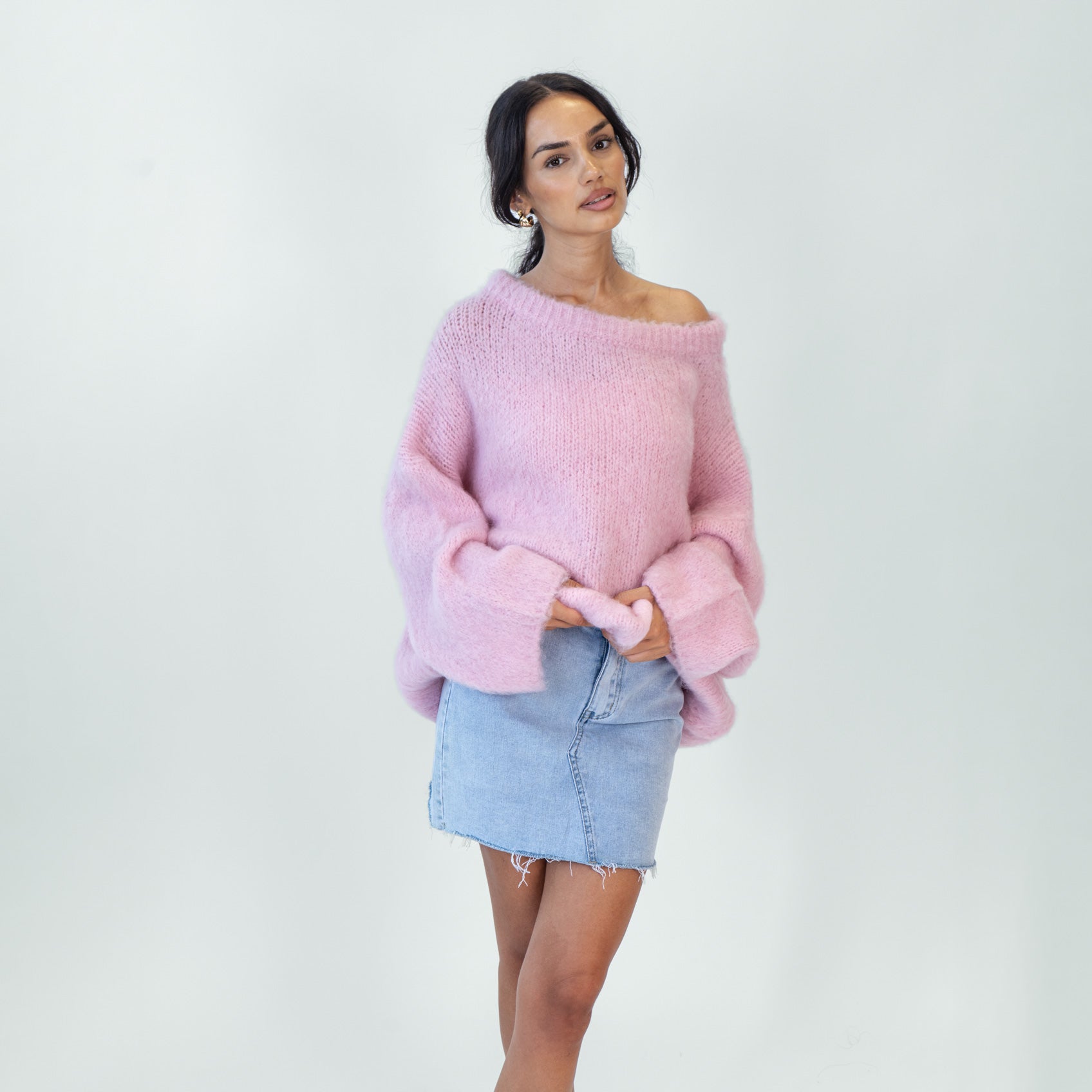 Elaara – Ultra-Soft Off-Shoulder Sweater