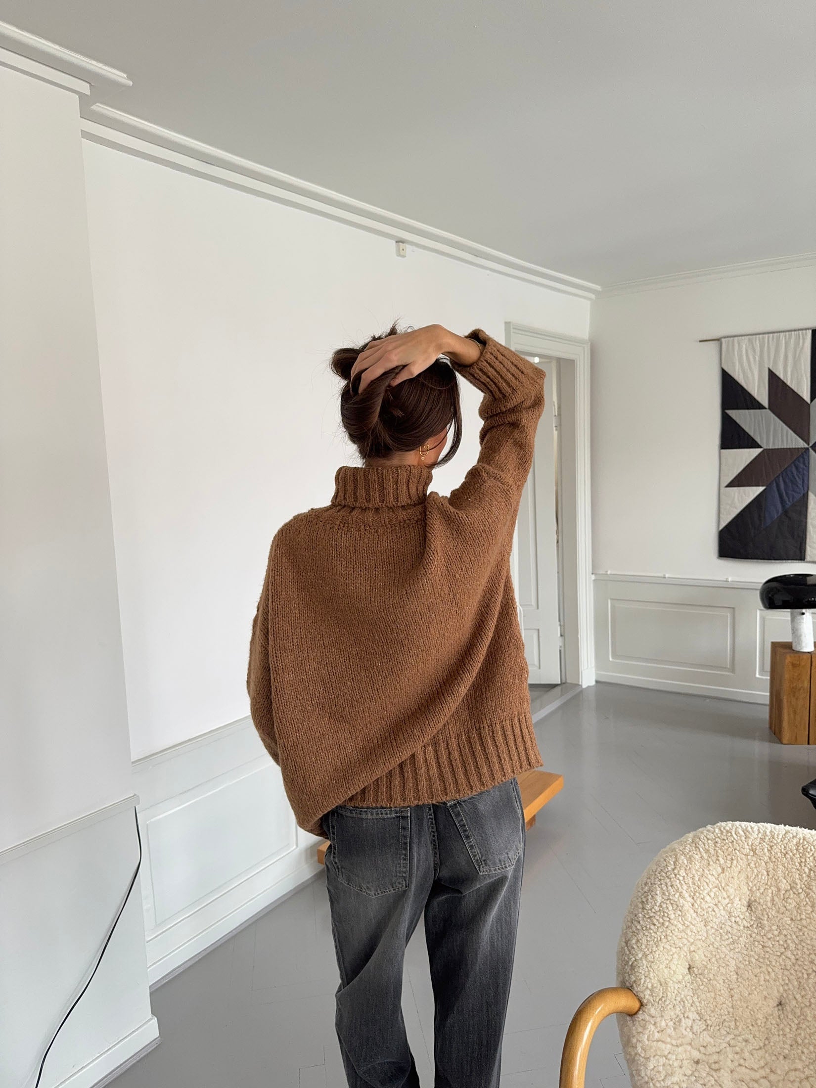 Valdamara – Brown Ribbed Turtleneck Sweater