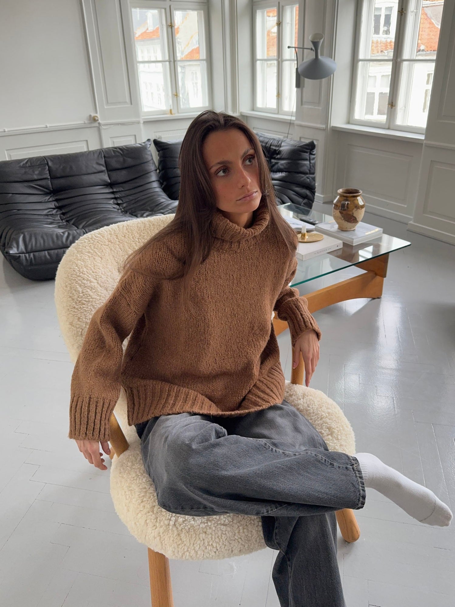 Valdamara – Brown Ribbed Turtleneck Sweater
