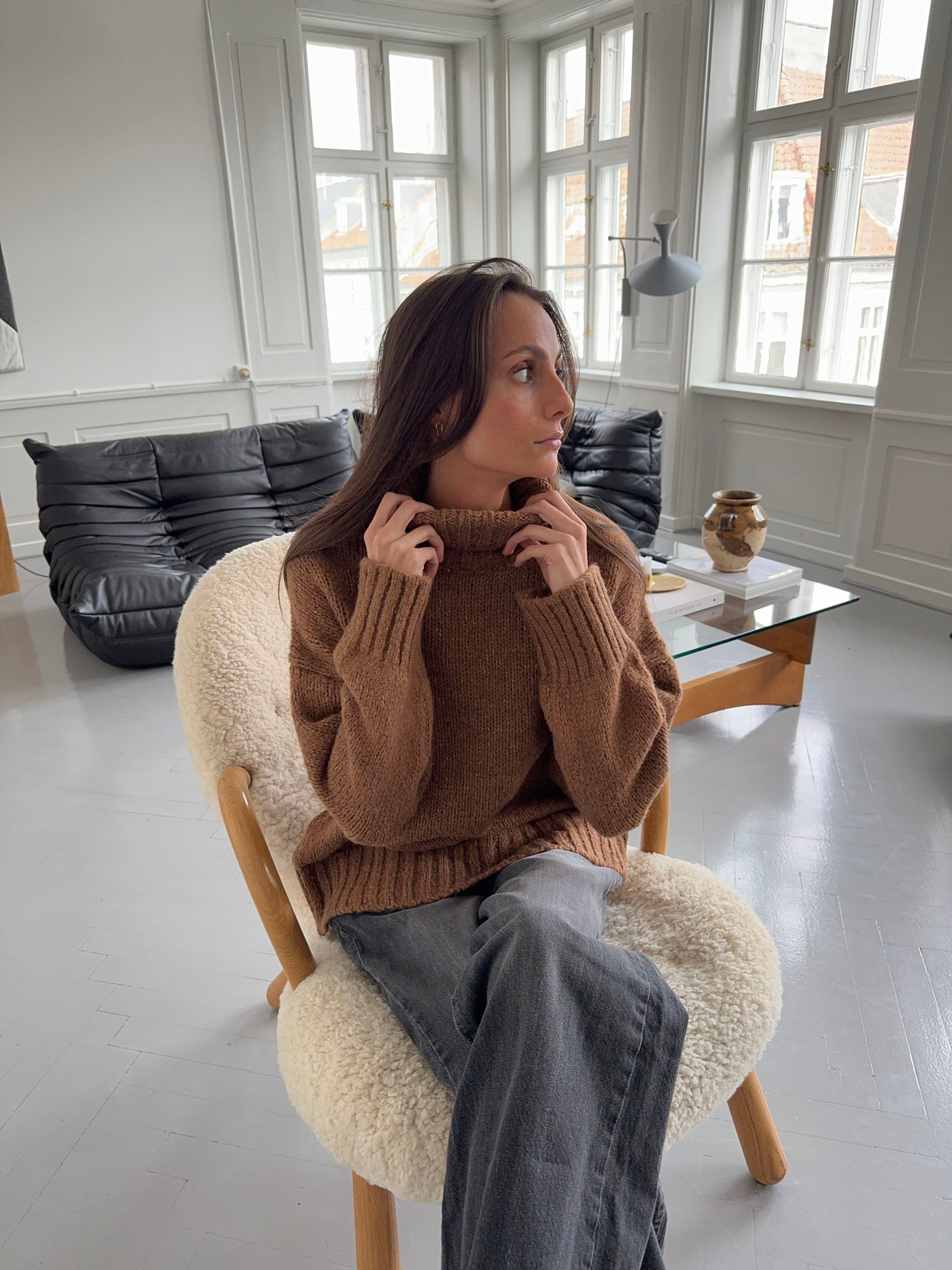 Valdamara – Brown Ribbed Turtleneck Sweater