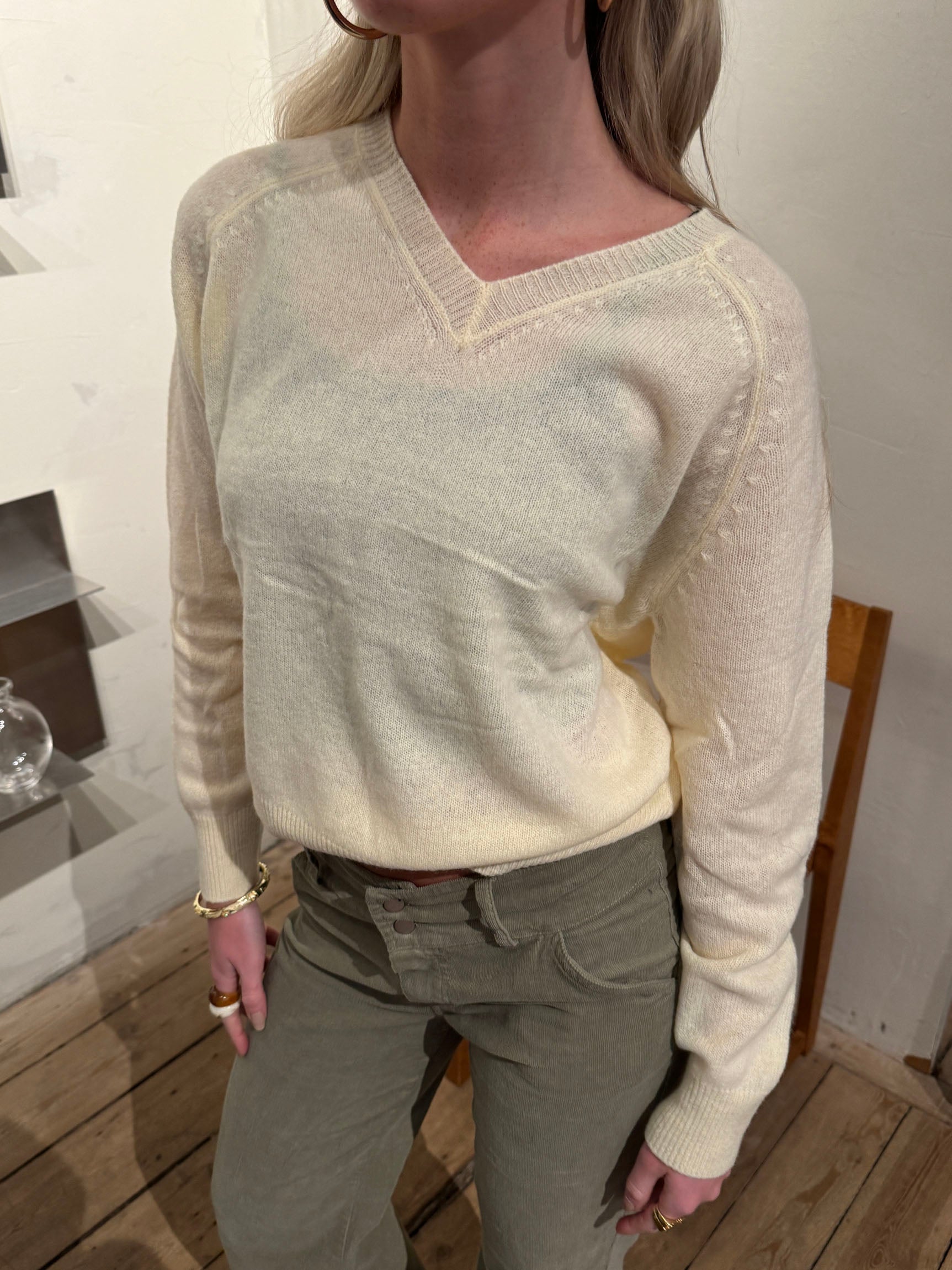 Luna – Yellow V‑neck Wool Winter Sweater