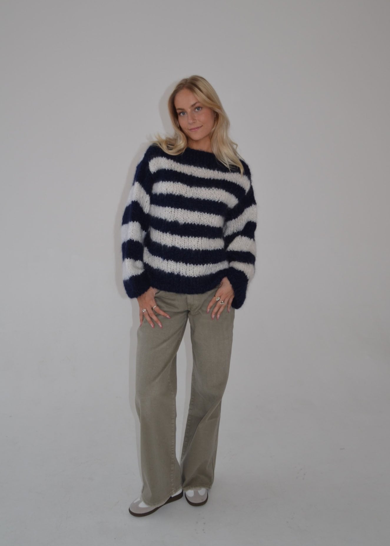 Ivy – Navy Sweater Pattern Yarn Kit