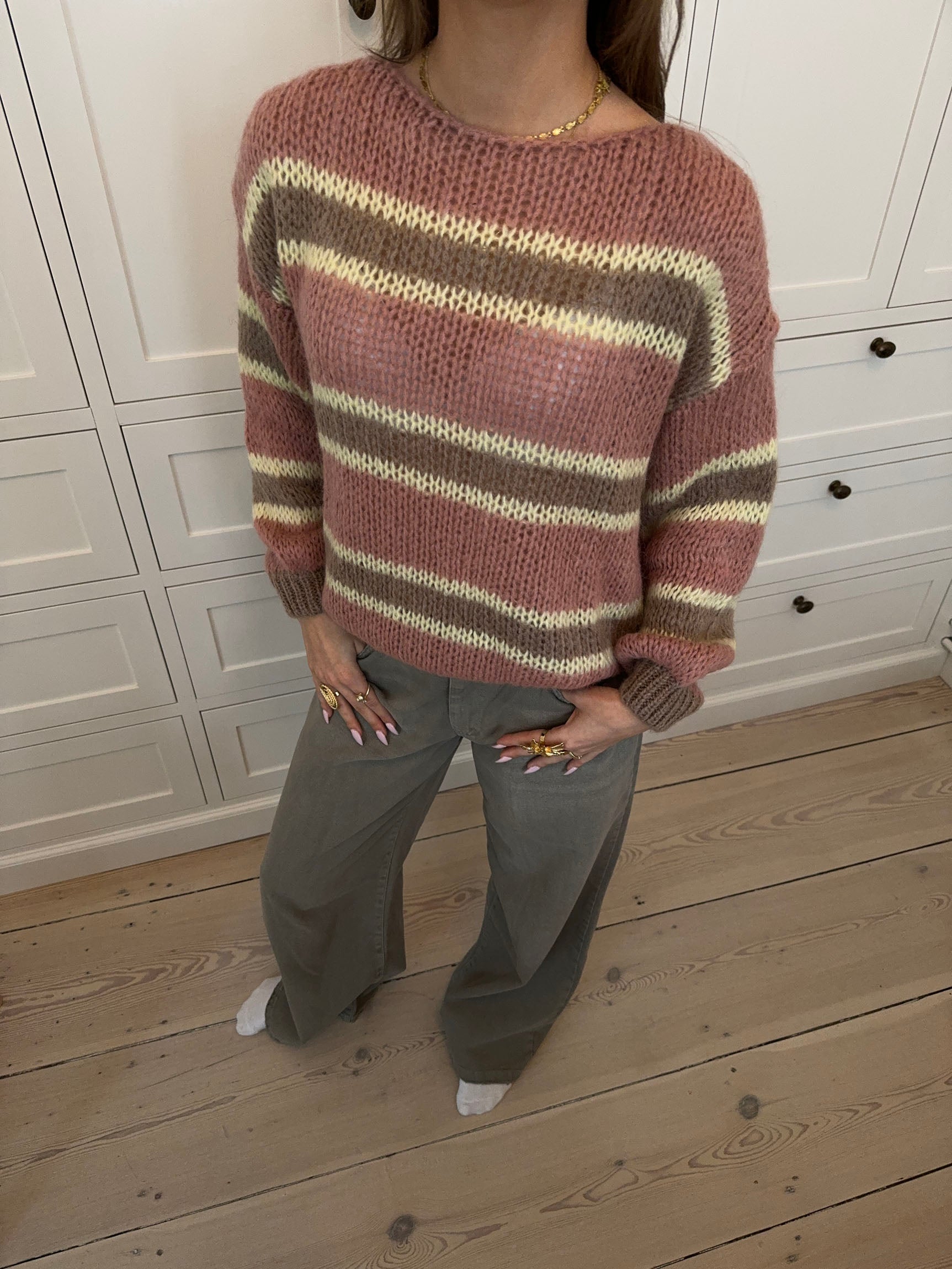 Evelina – Pink  Striped Vintage Retro Sweater
