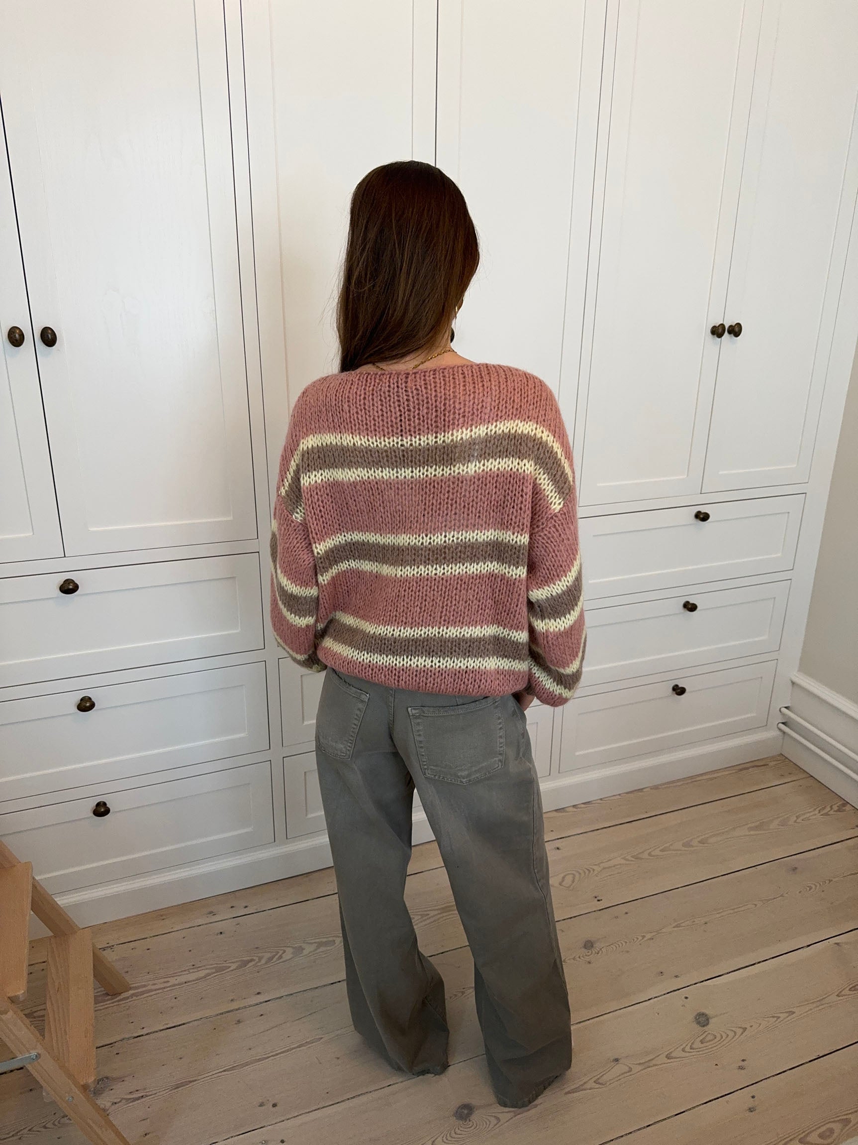 Evelina – Pink  Striped Vintage Retro Sweater