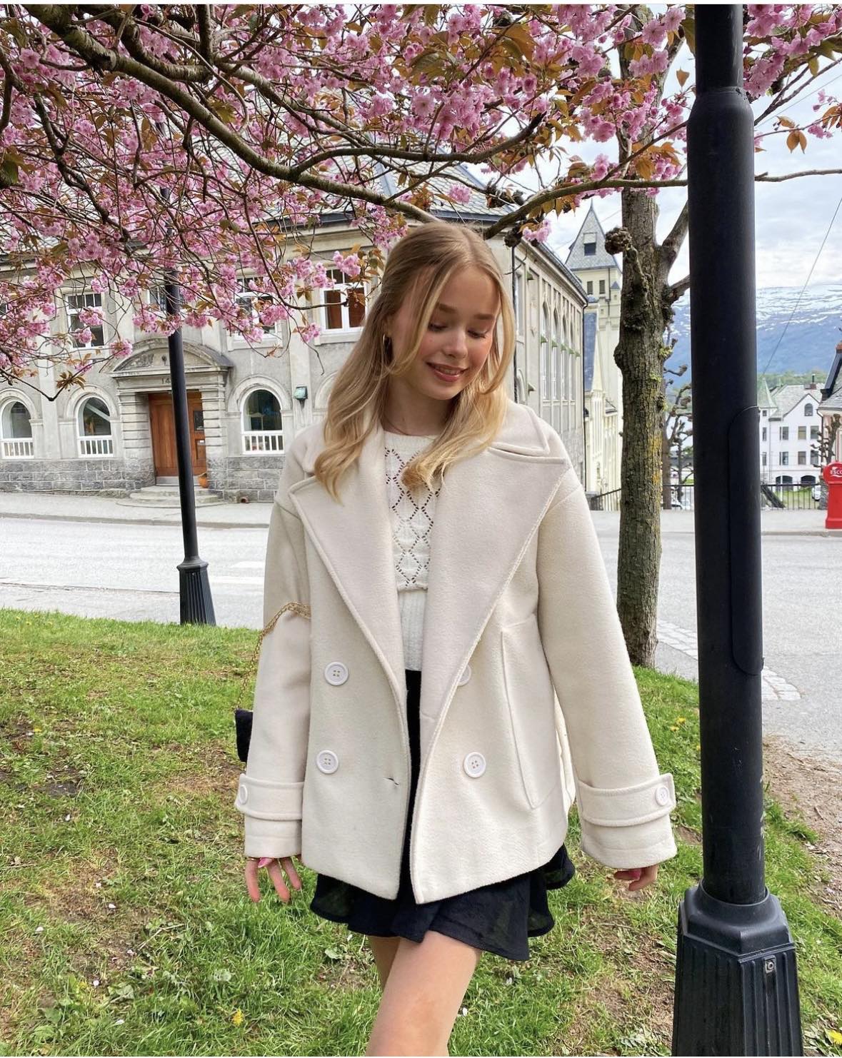 Mila - Off-White Cropped Peacoat Jacket