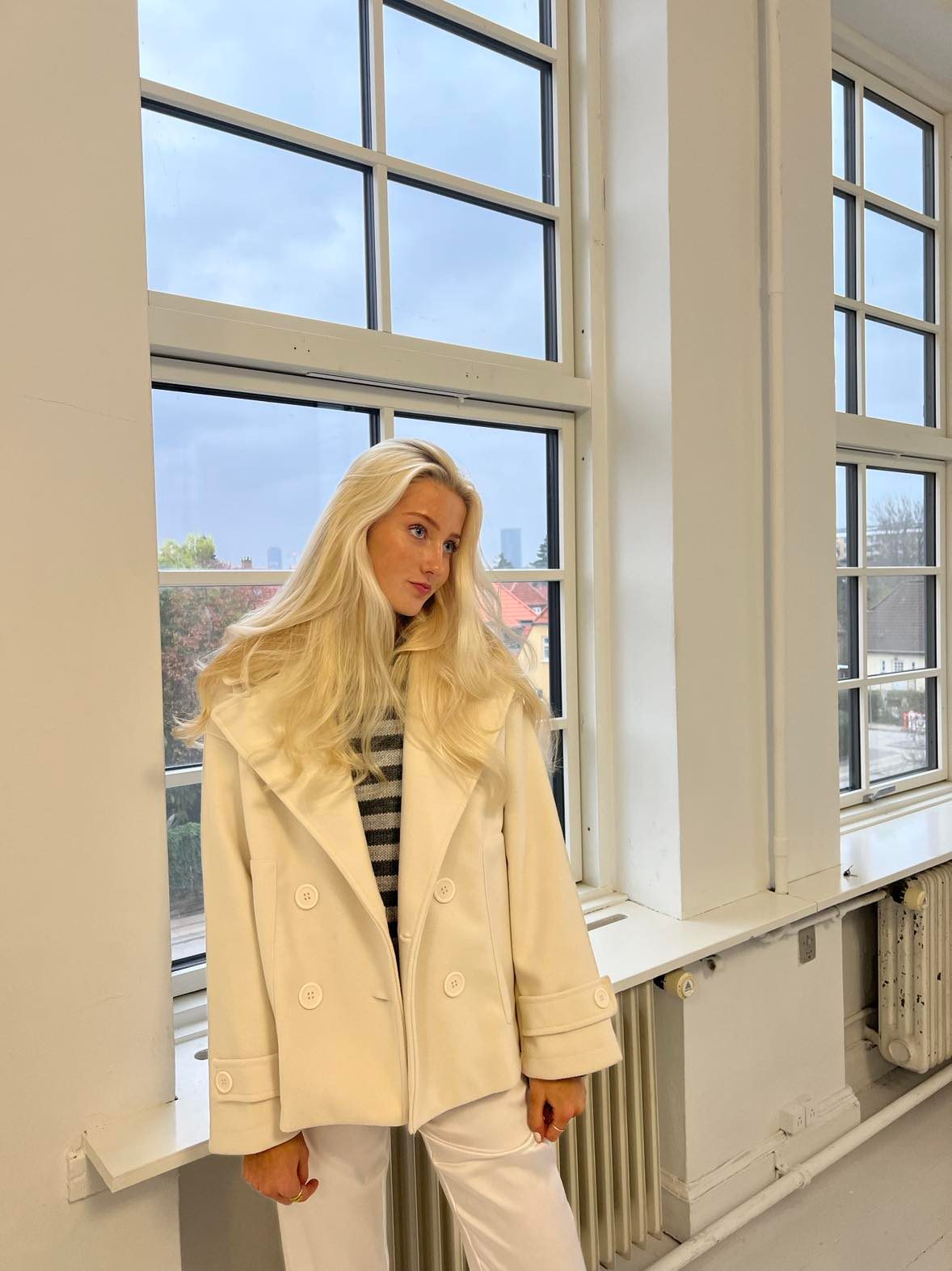 Mila - Off-White Cropped Peacoat Jacket