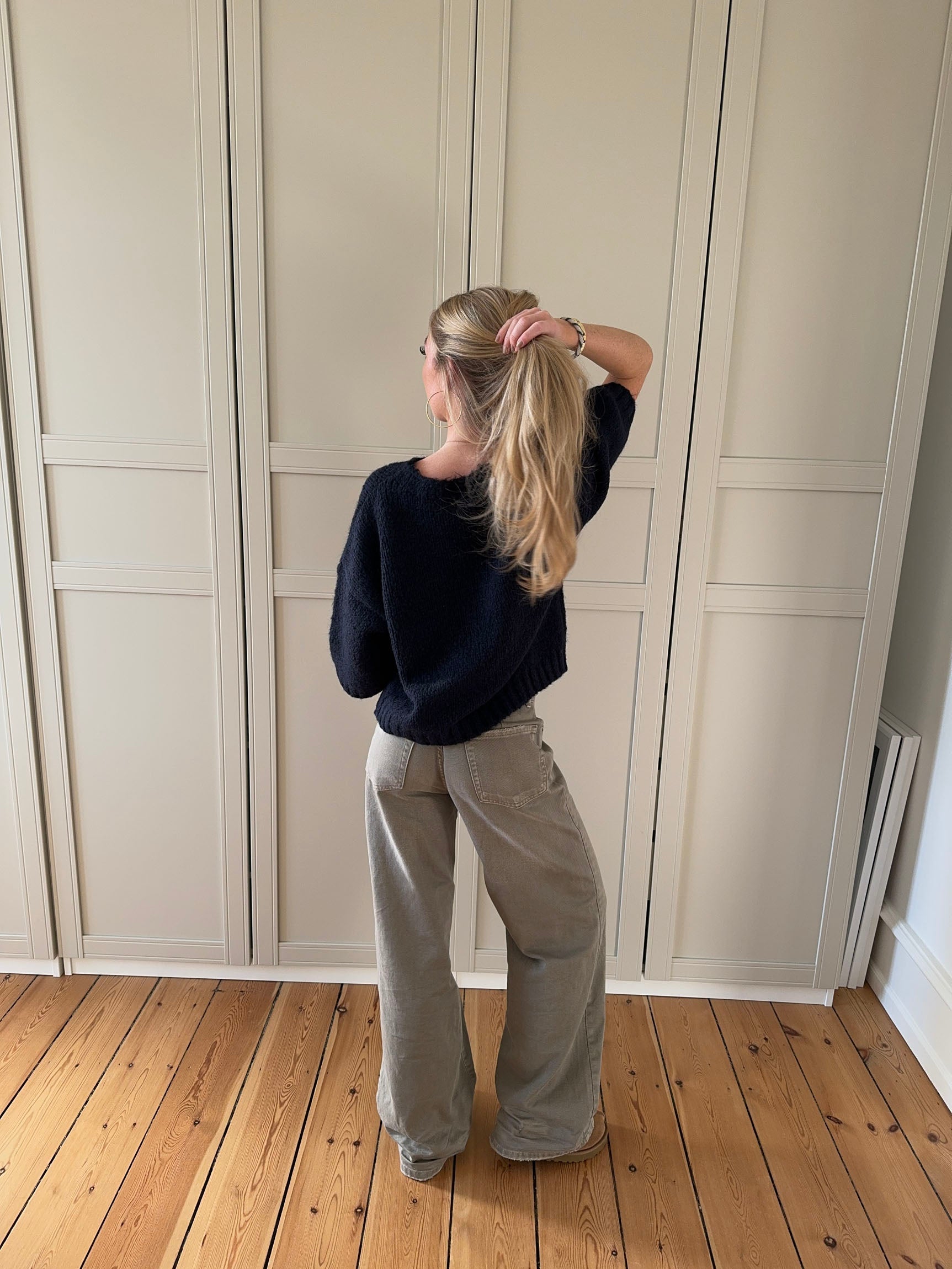 Layla – Navy Short Sleeve Knit Winter Sweater