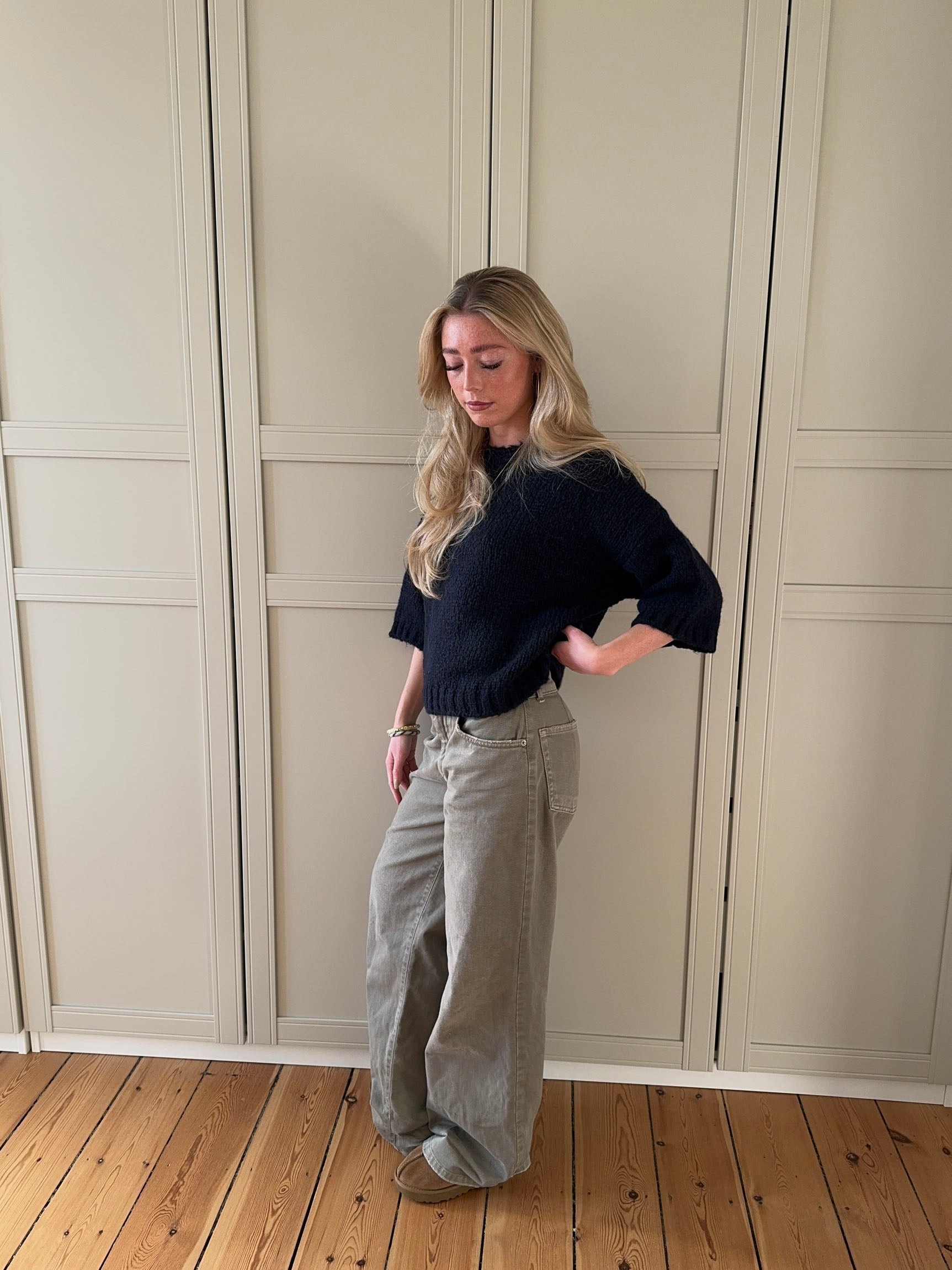 Layla – Navy Short Sleeve Knit Winter Sweater