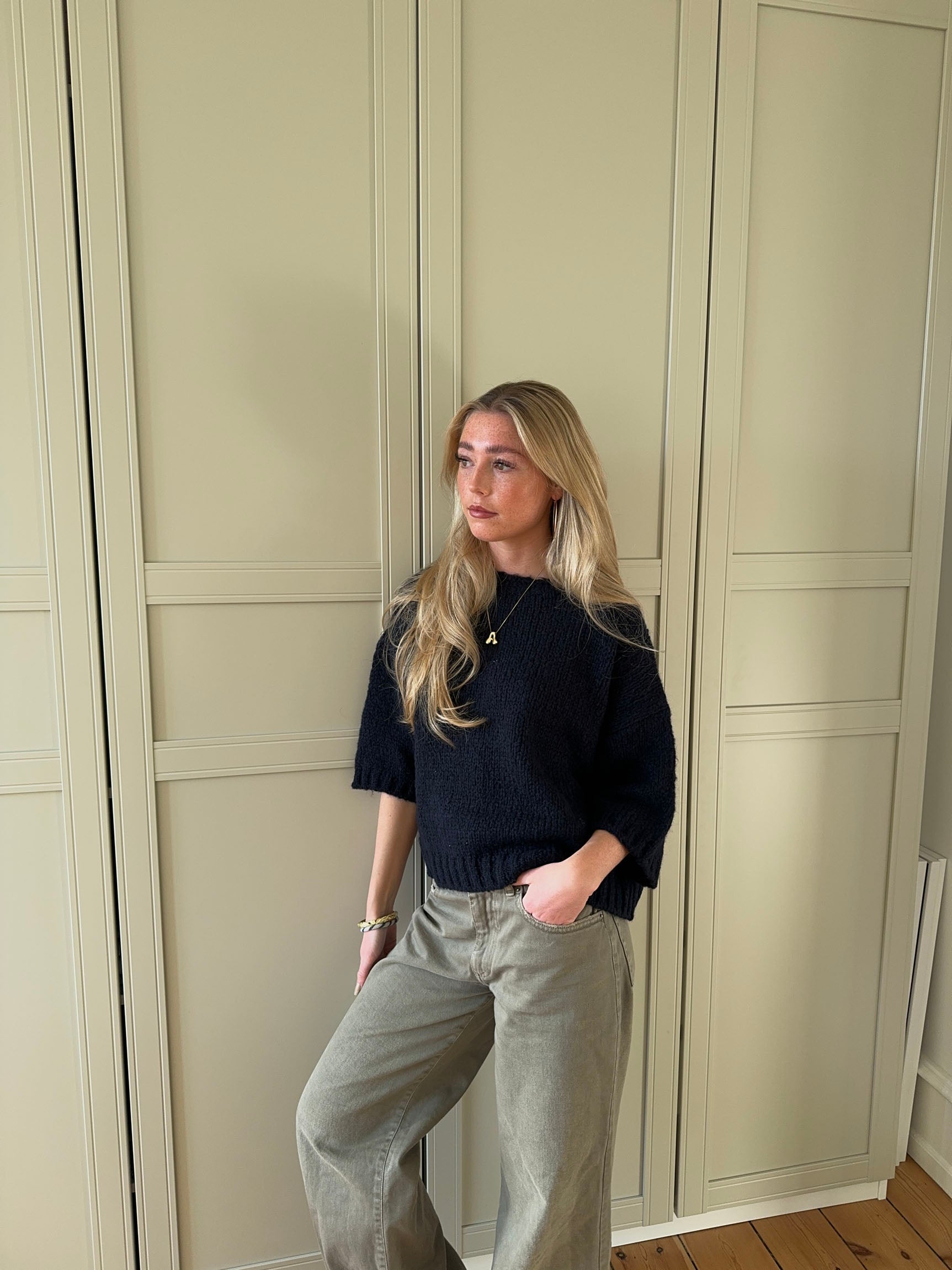 Layla – Navy Short Sleeve Knit Winter Sweater