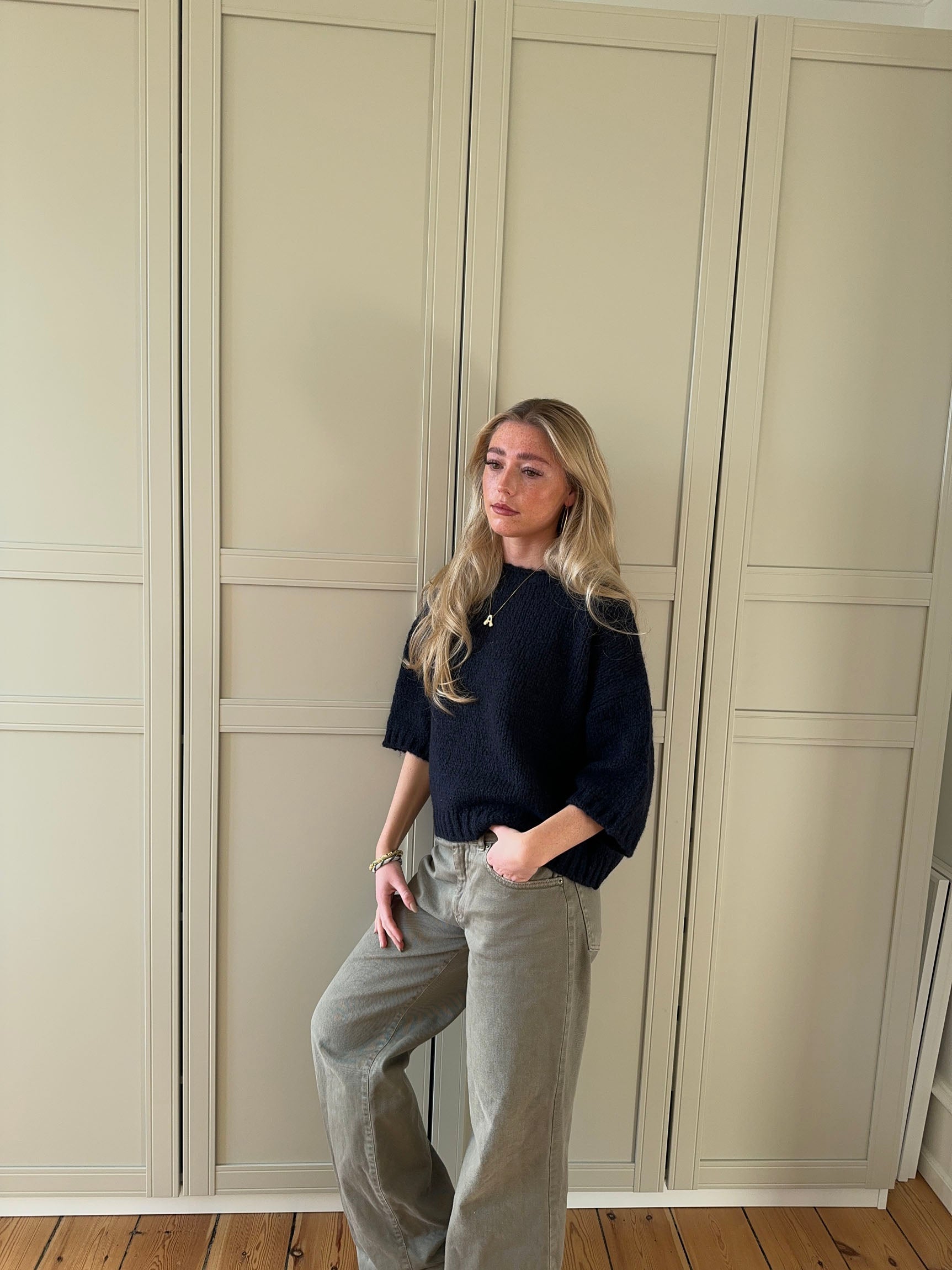 Layla – Navy Short Sleeve Knit Winter Sweater