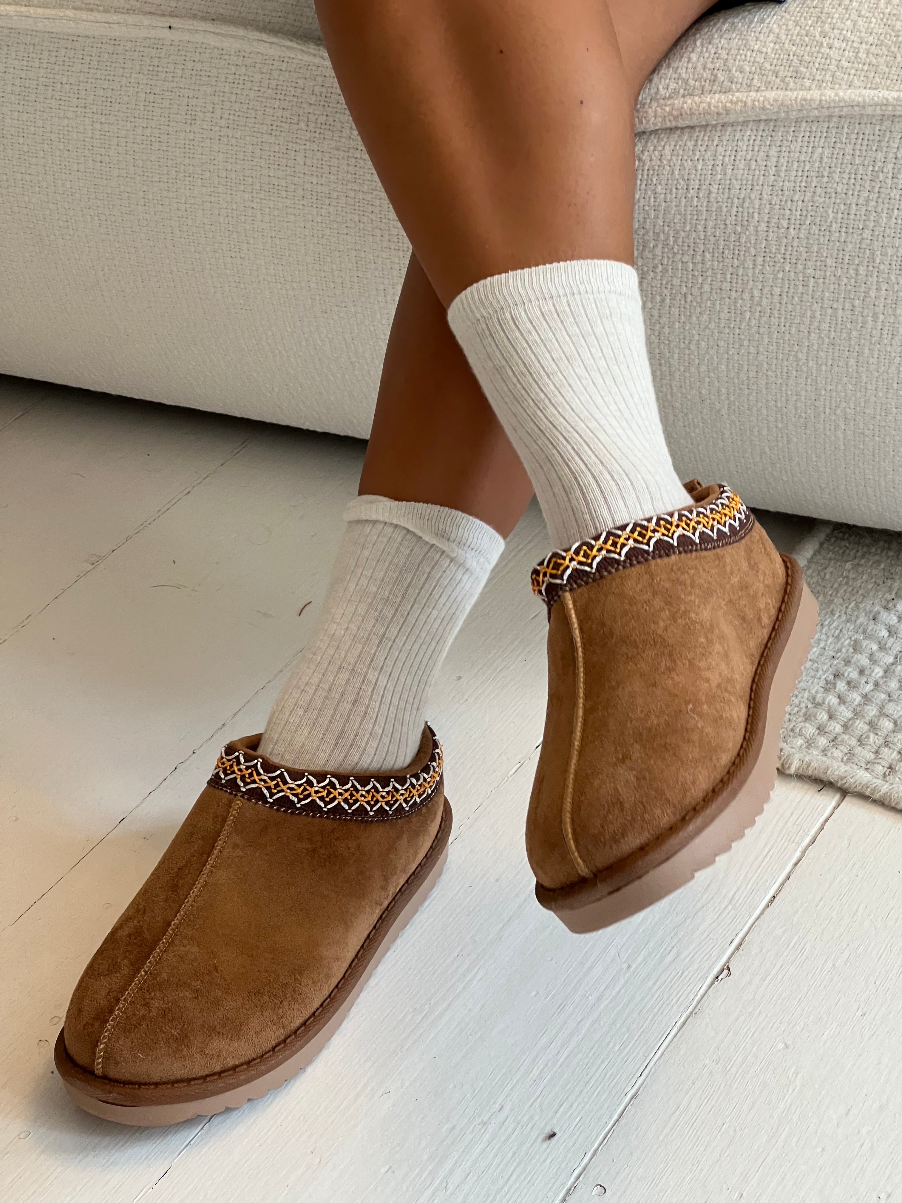 Nina – Camel Teddy Mini Boot Winter Slippers