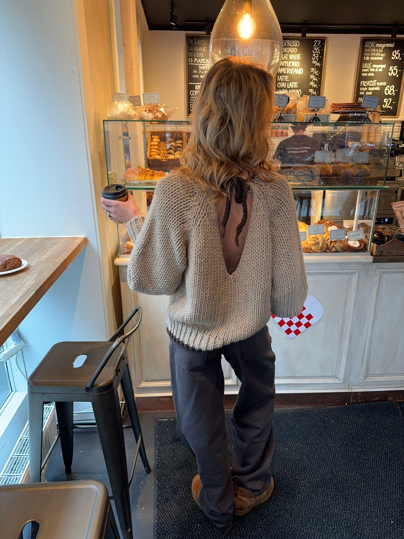 Lara  – Beige Bow‑Back Knit Sweater