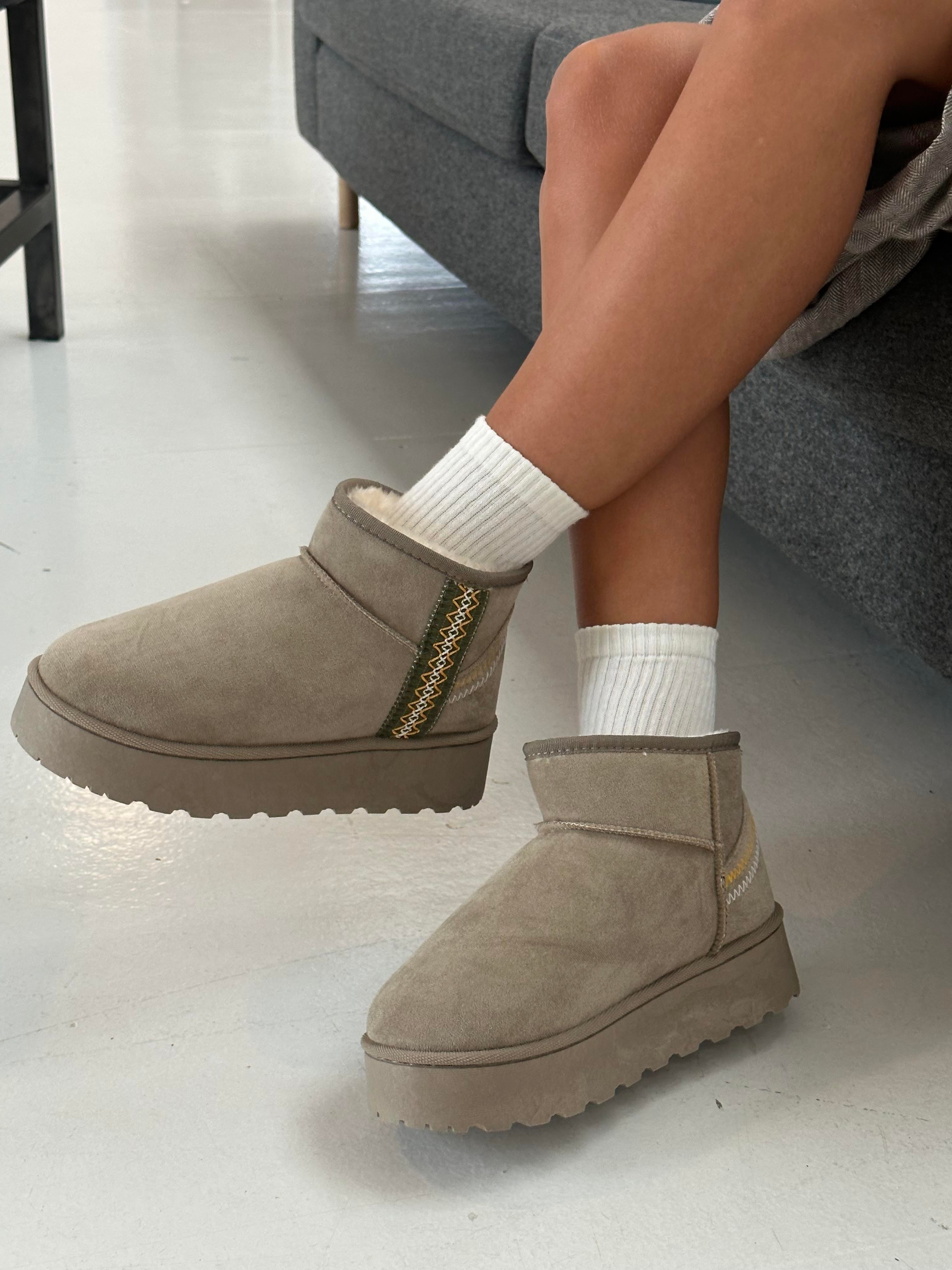 Lea – Light Grey Platform Winter Teddy Boots
