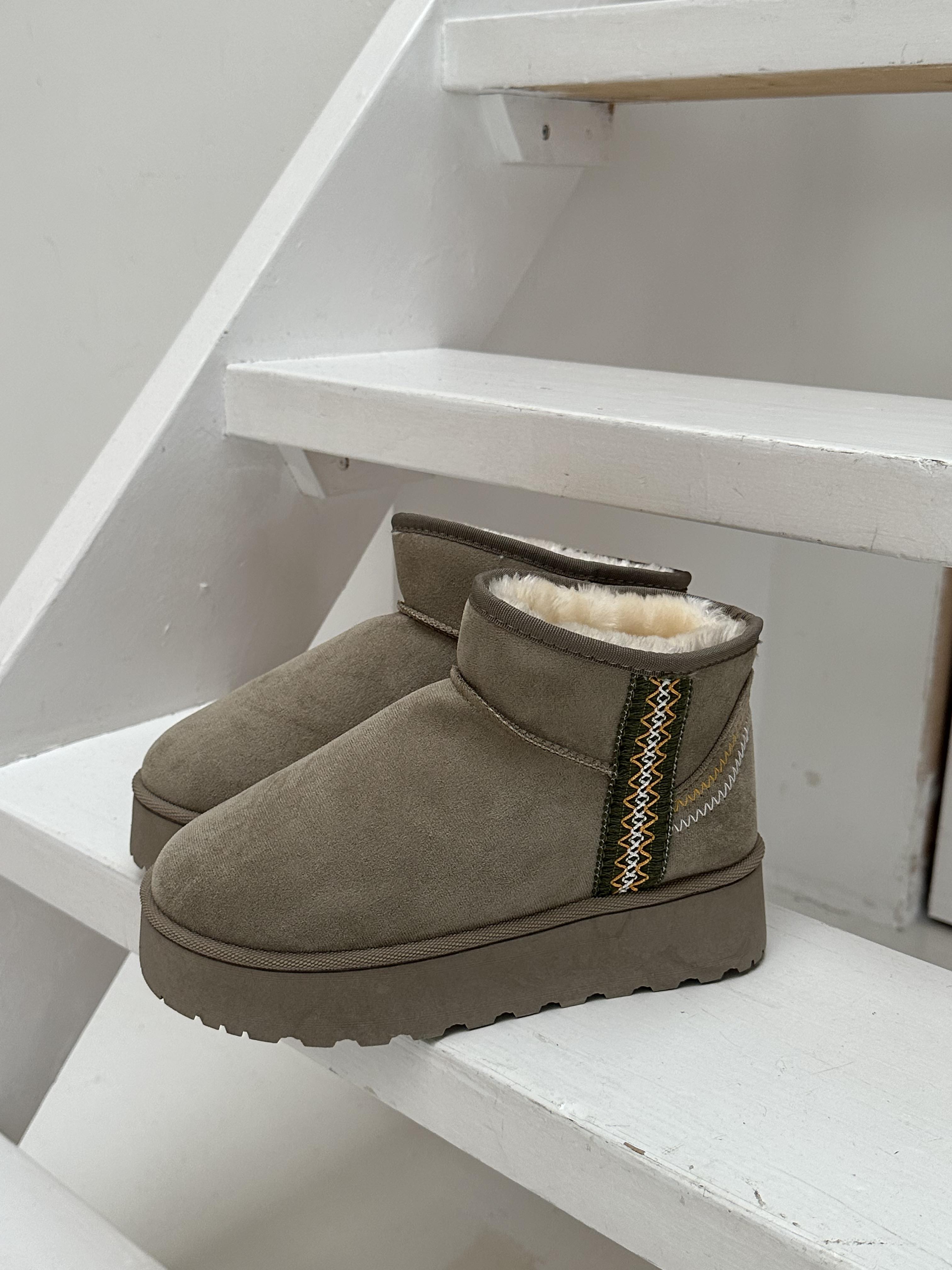 Lea – Light Grey Platform Winter Teddy Boots