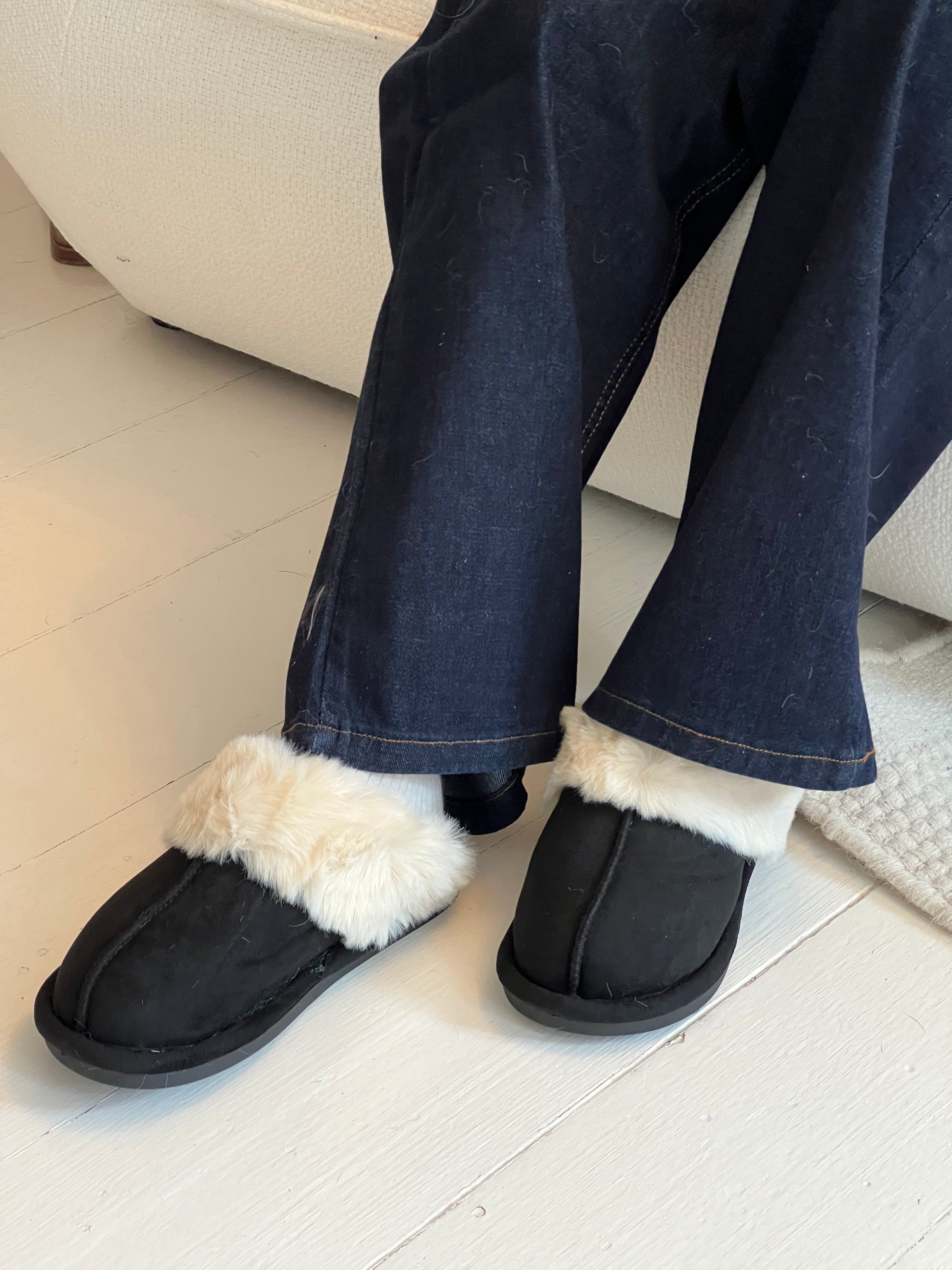 Bella – Black Fur Trim Winter Slippers