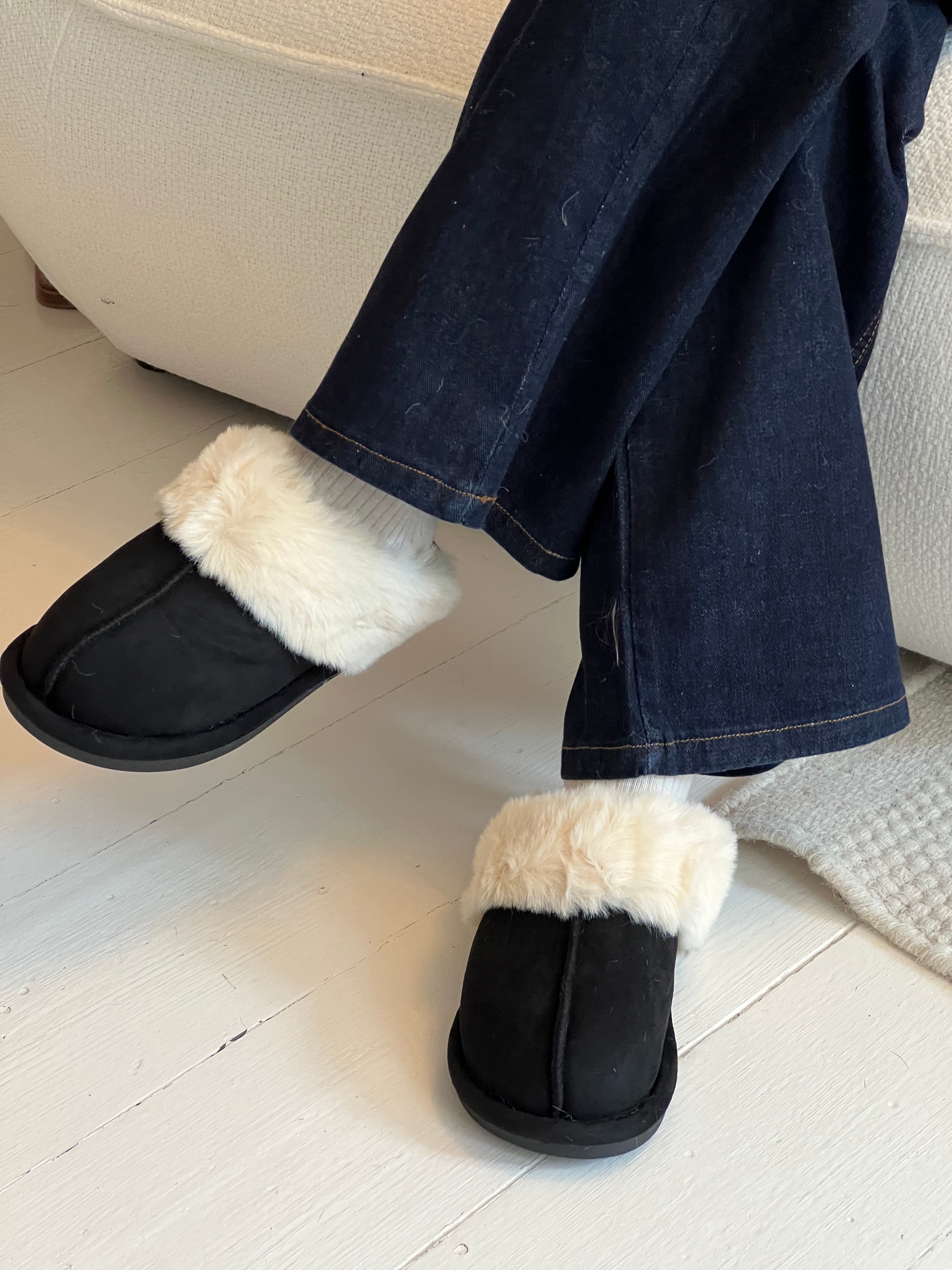 Bella – Black Fur Trim Winter Slippers