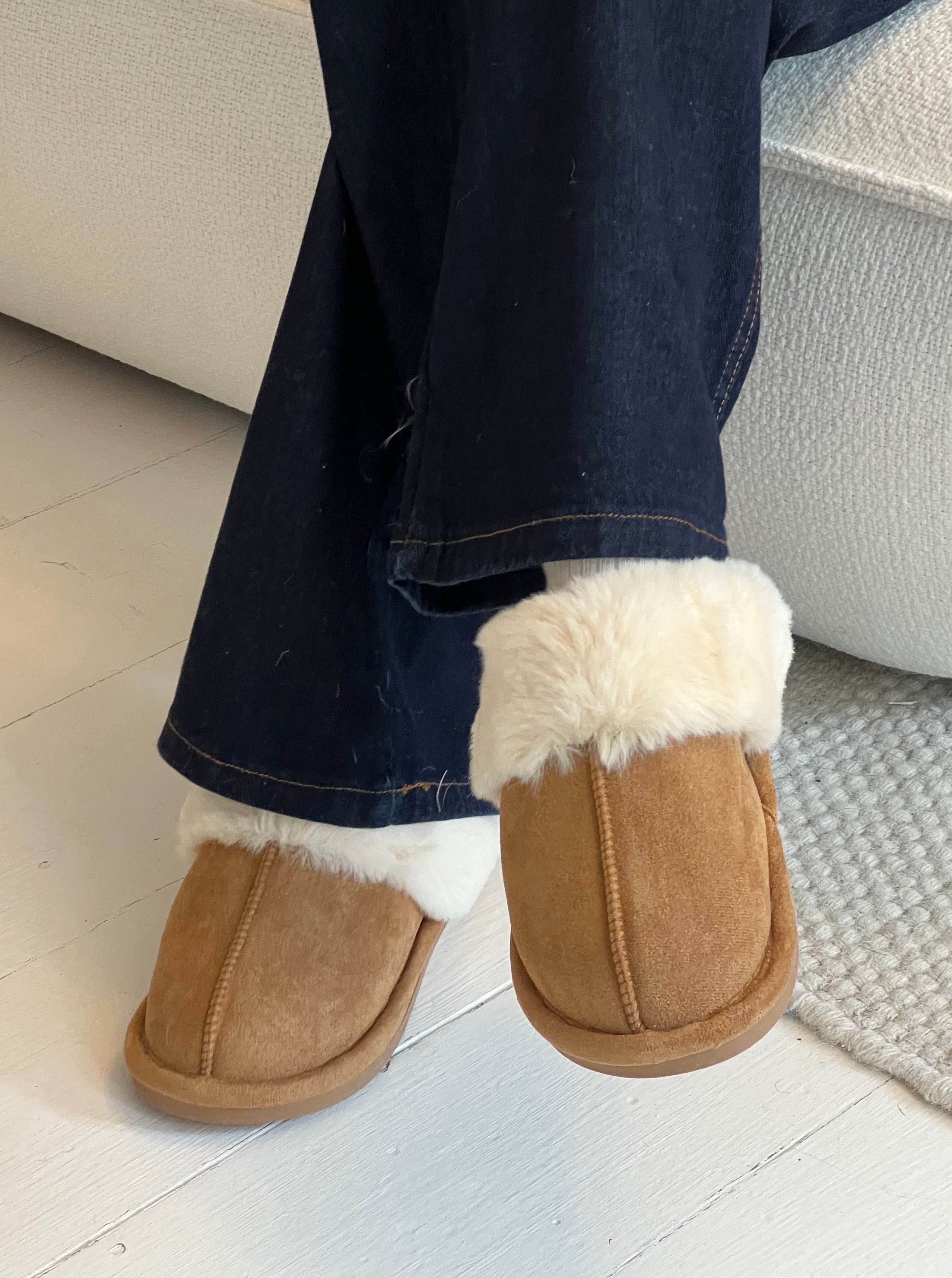 Lola – Brown Fur Trim Home Slippers