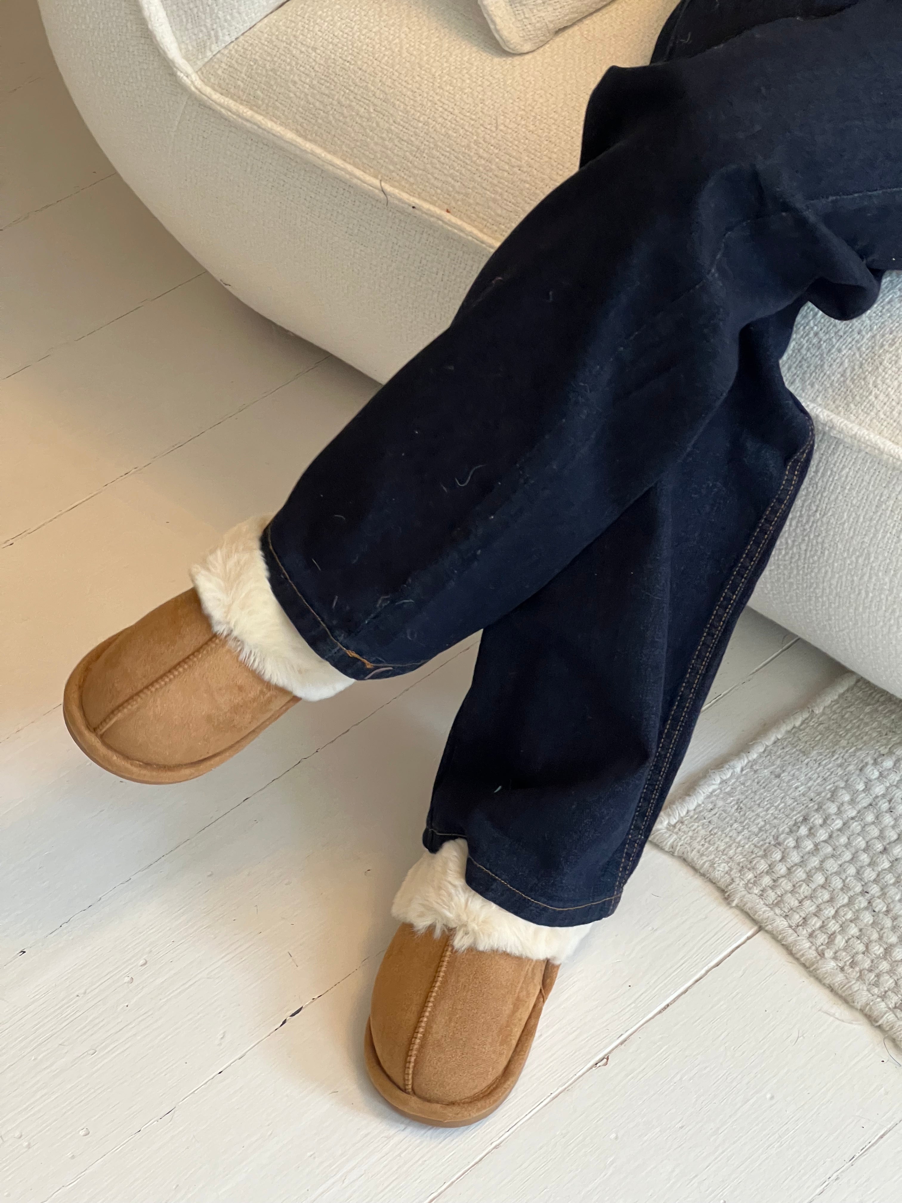 Lola – Brown Fur Trim Home Slippers