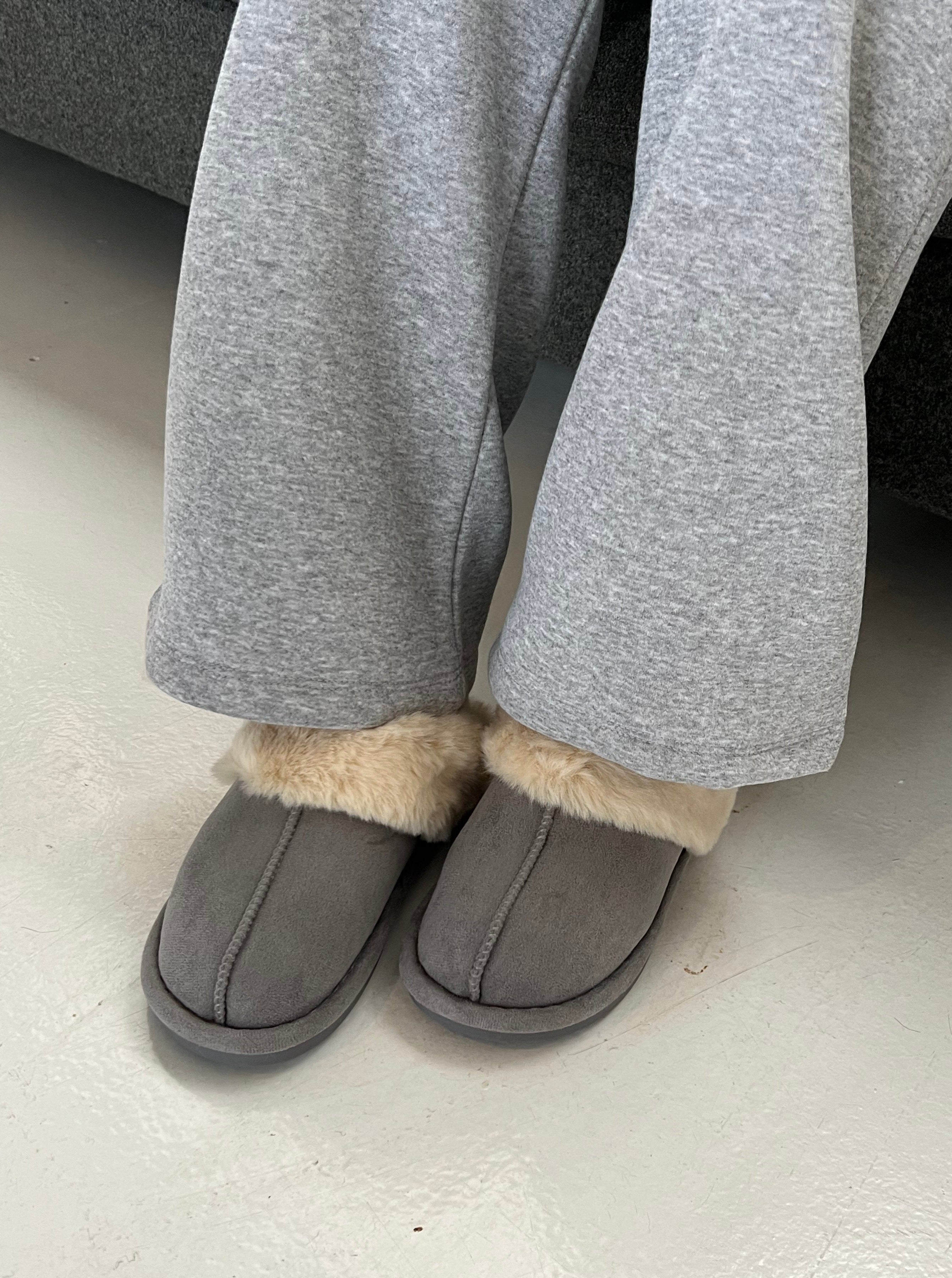 Mira  – Grey Fur Lined Home Slippers