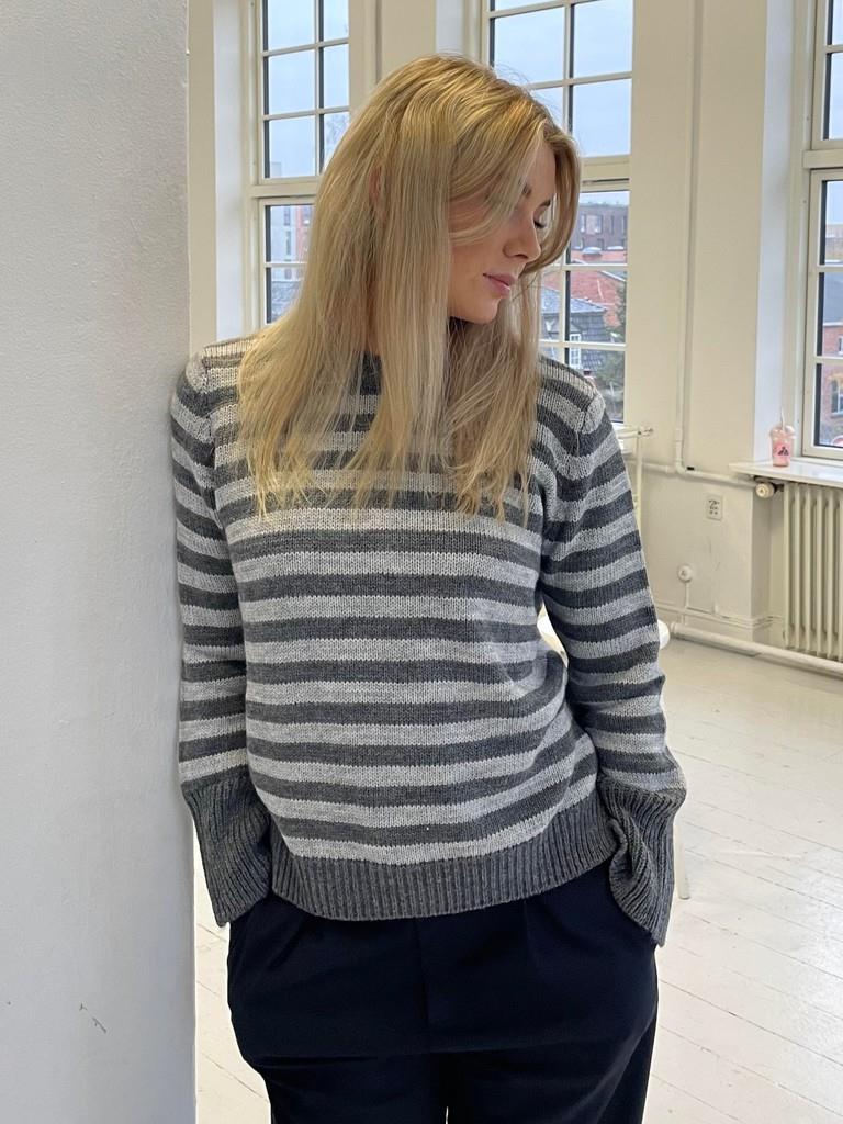 Paulina Grey Striped Knit Sweater – Women’s Round‑Neck Pullover with Sleeve Slits