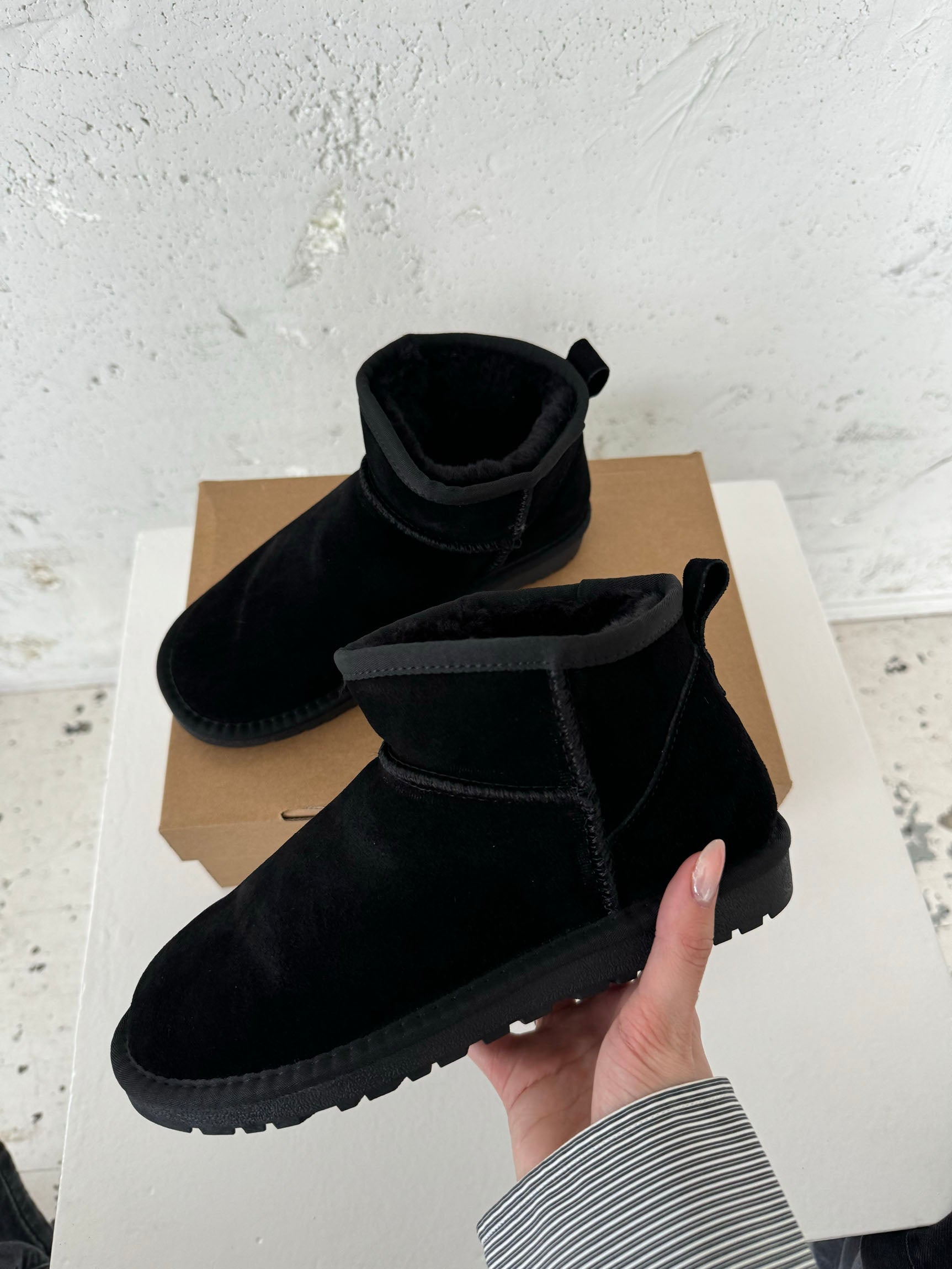 Aria – Black Short Fur Teddy Boots