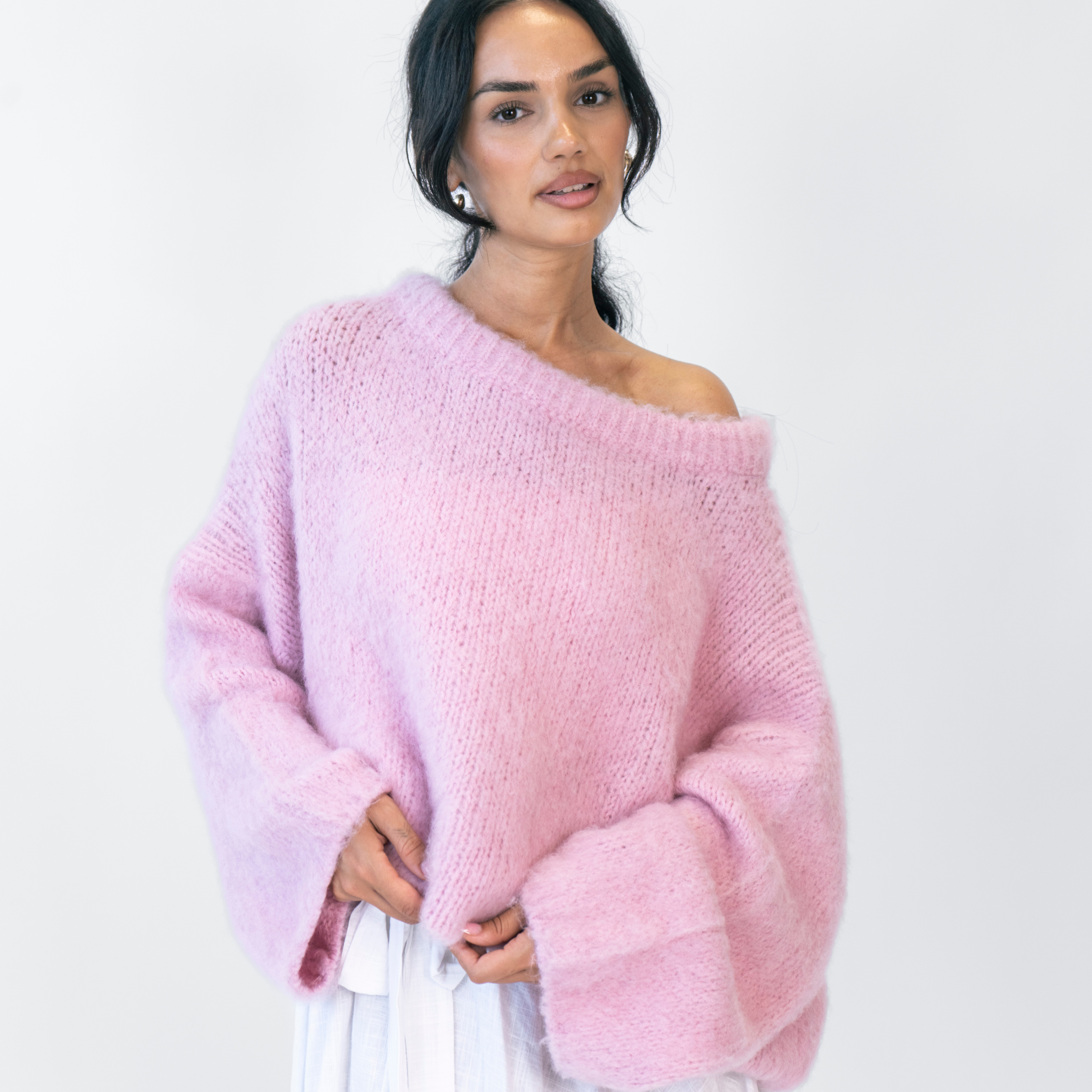 Elaara – Ultra-Soft Off-Shoulder Sweater