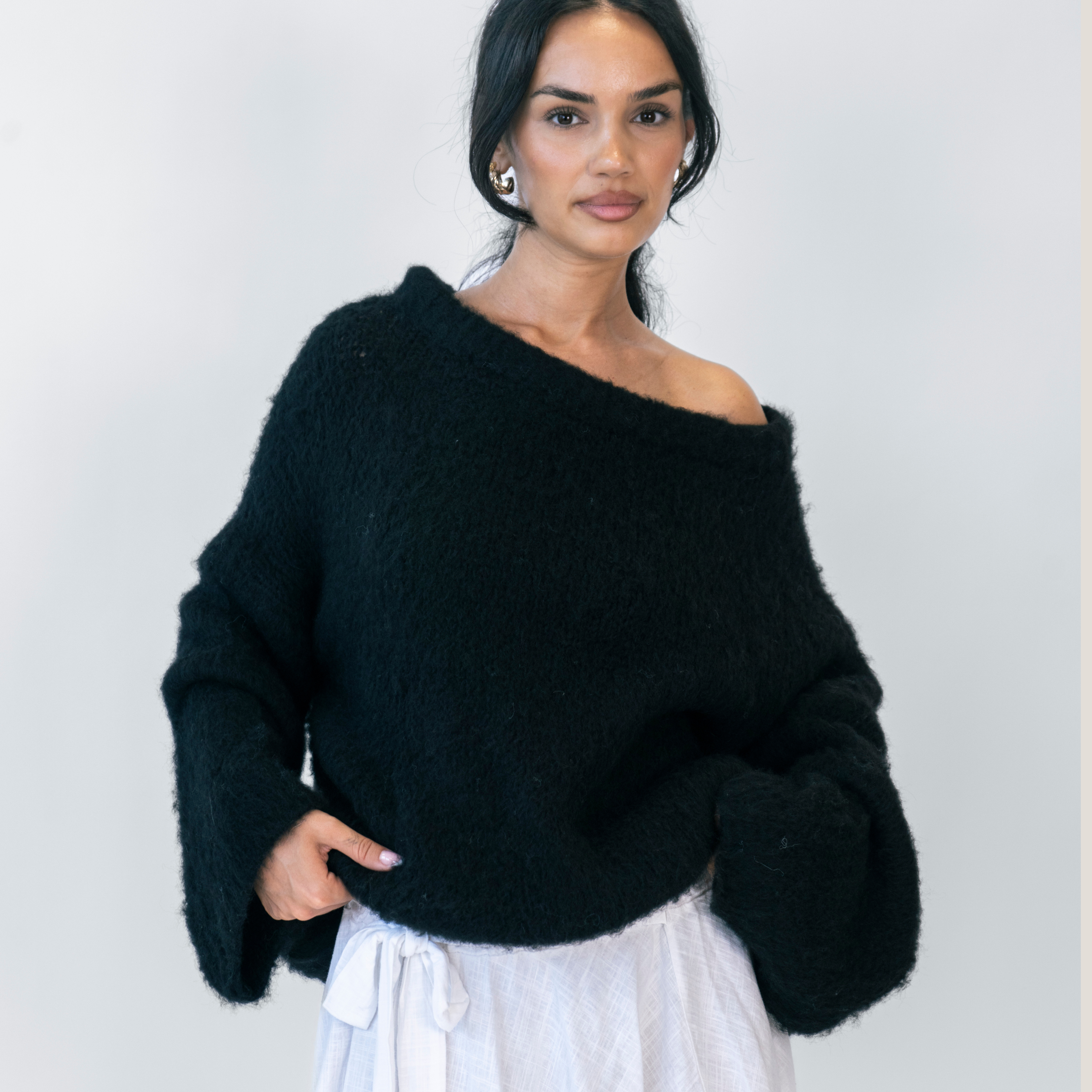 Elaara – Ultra-Soft Off-Shoulder Sweater