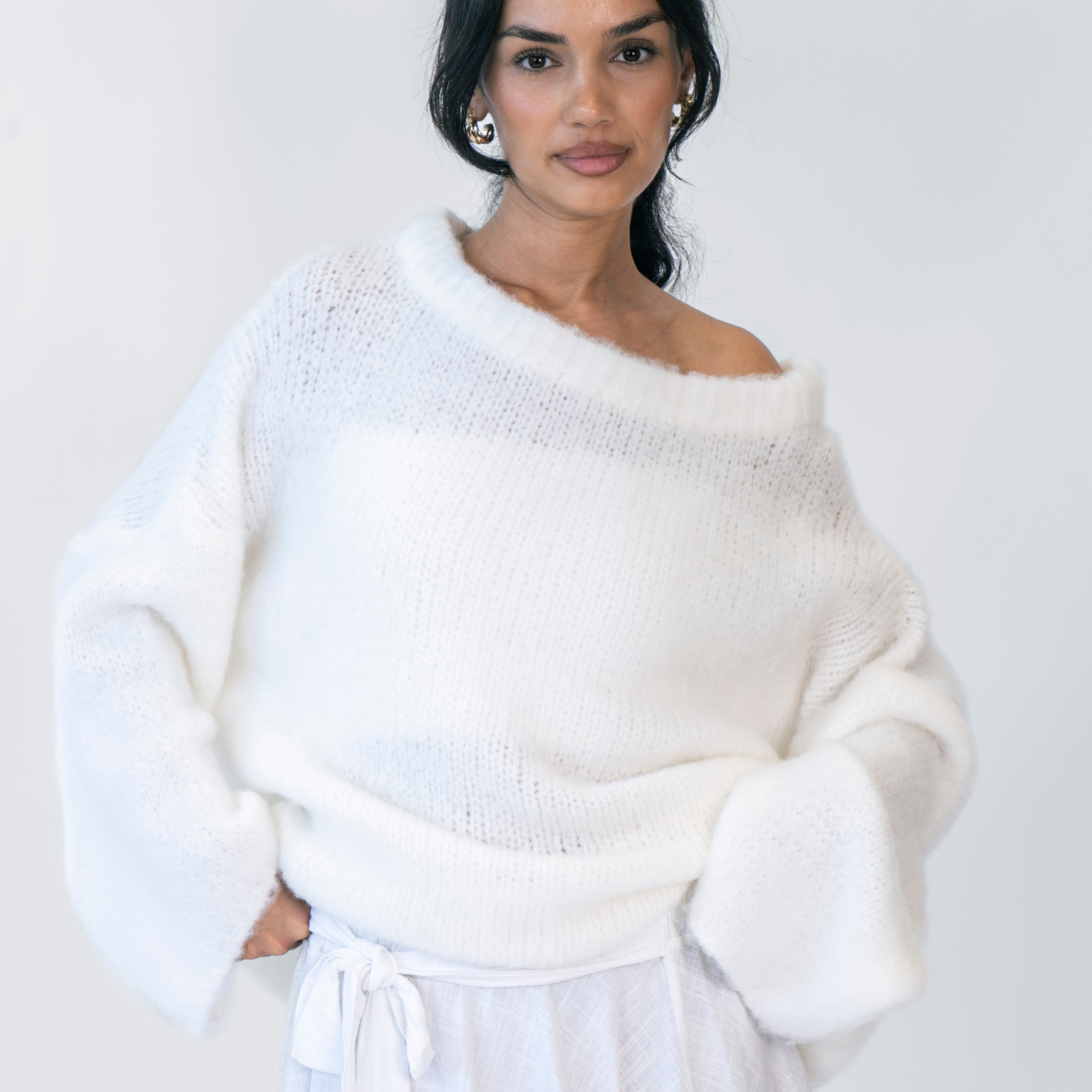 Elaara – Ultra-Soft Off-Shoulder Sweater