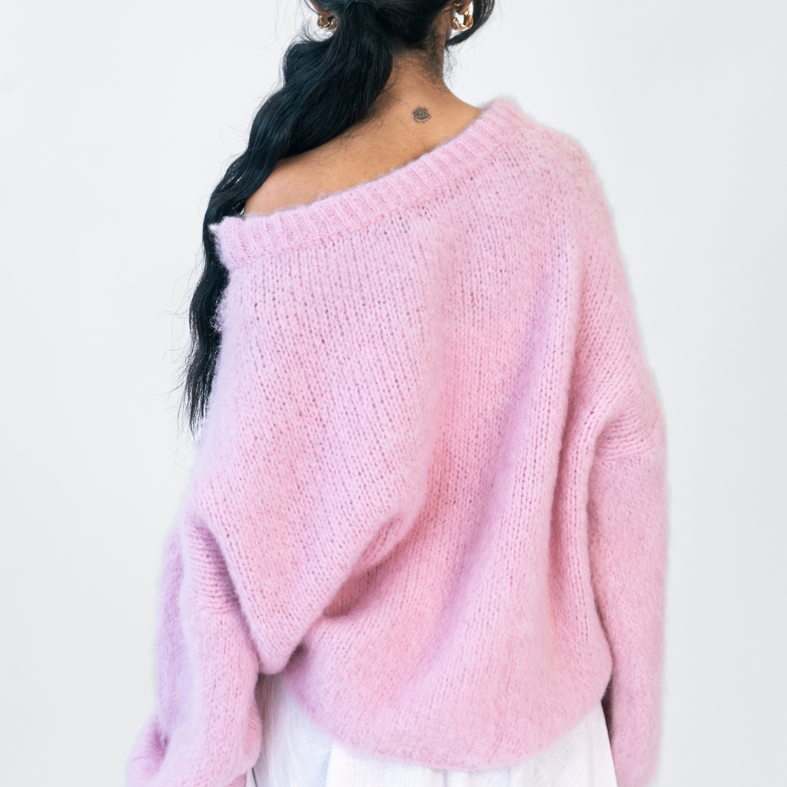 Elaara – Ultra-Soft Off-Shoulder Sweater